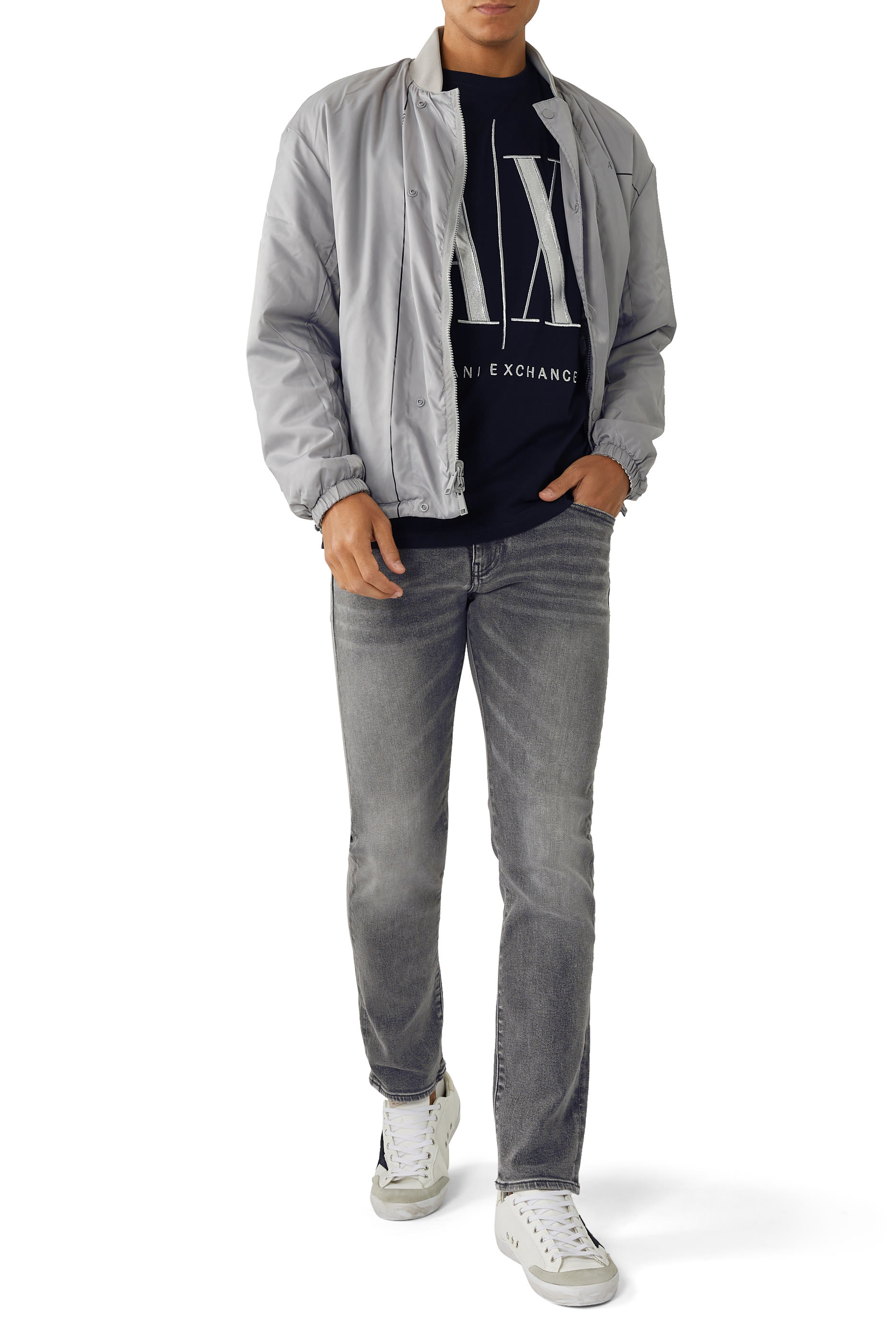 تيشيرت بطبعة شعار الماركة غرافيك