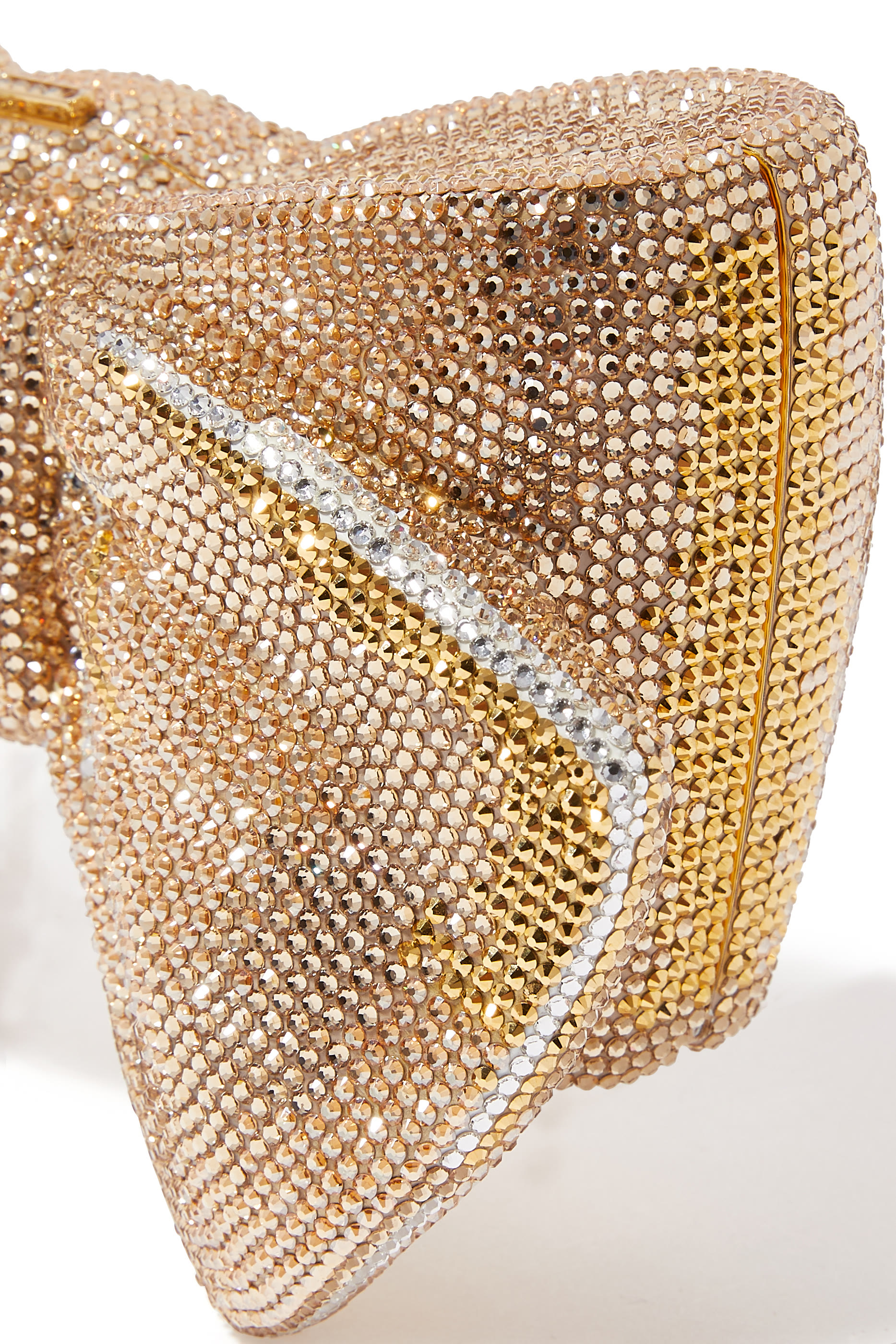 كلاتش جاست فور يو بتصميم ربطة فيونكة