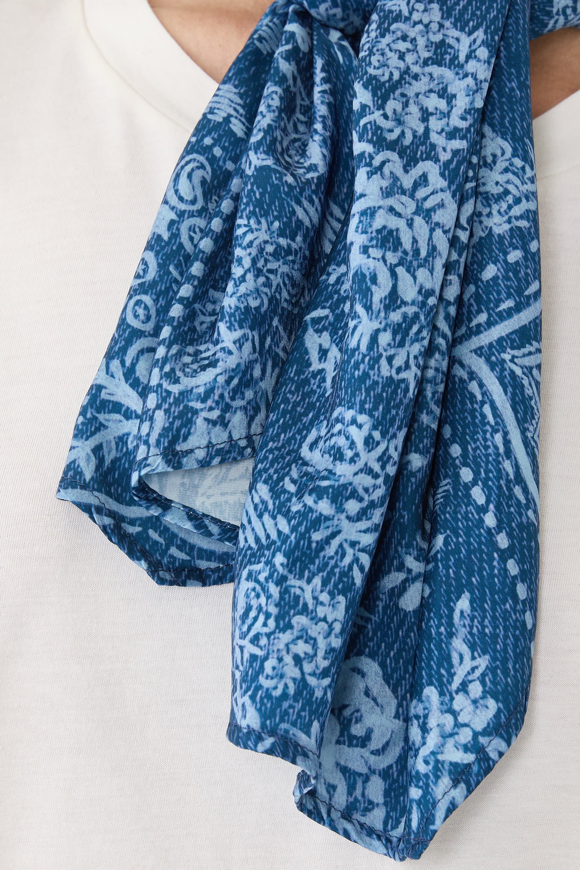 تيشيرت بوشاح على الرقبة جيرسيه بيما