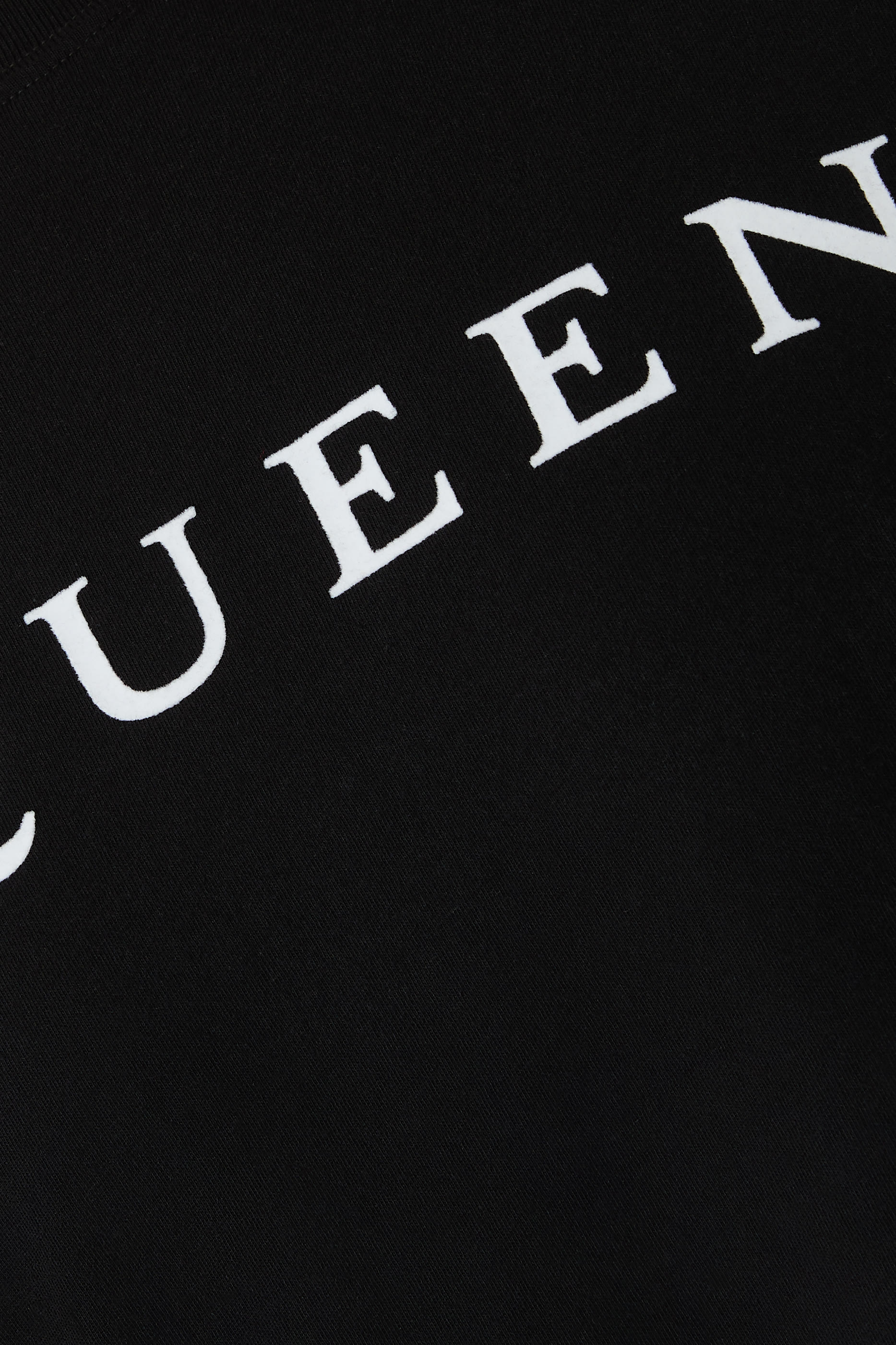 تيشيرت بشعار الماركة