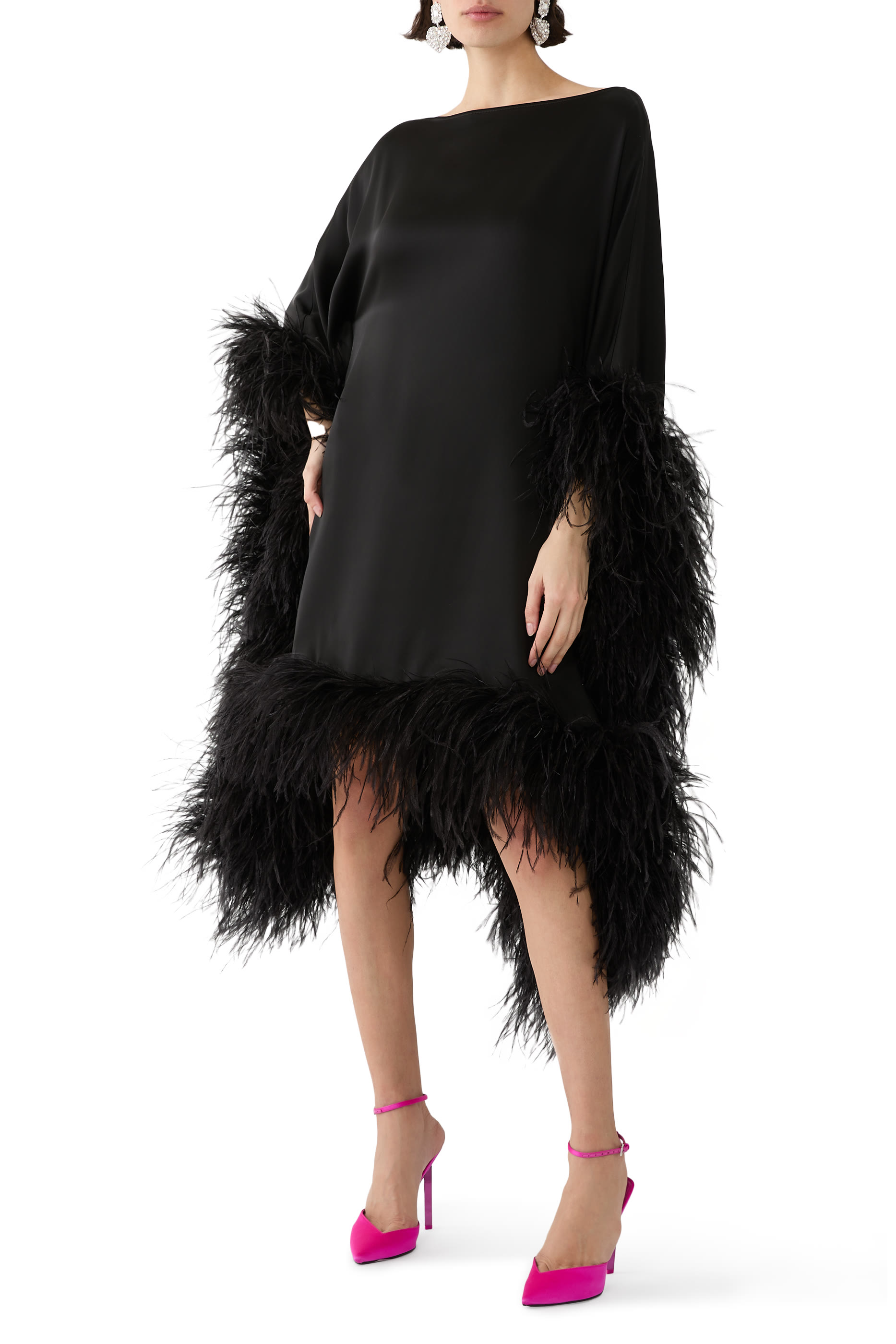 فستان مع كاب مزين بريش حرير