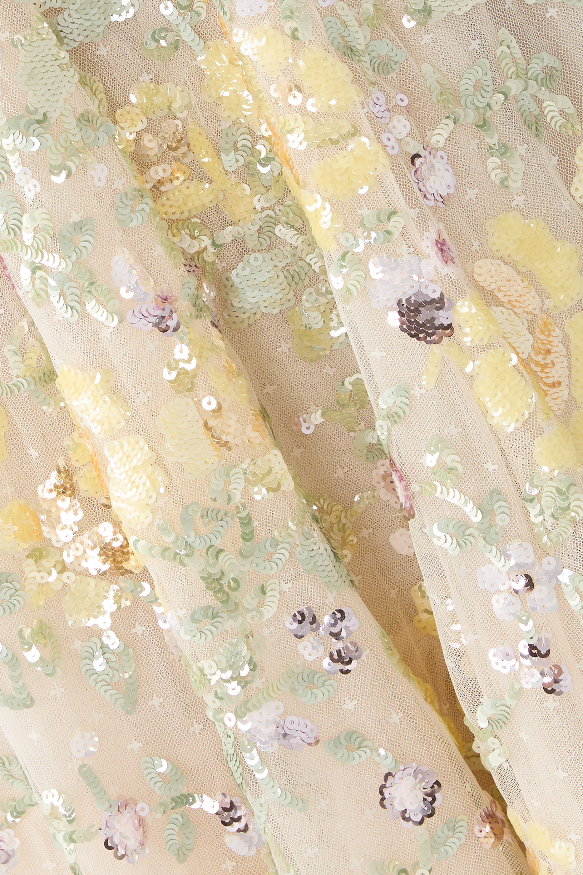 فستان بالرينا ايلين روز بأكتاف مكشوفة