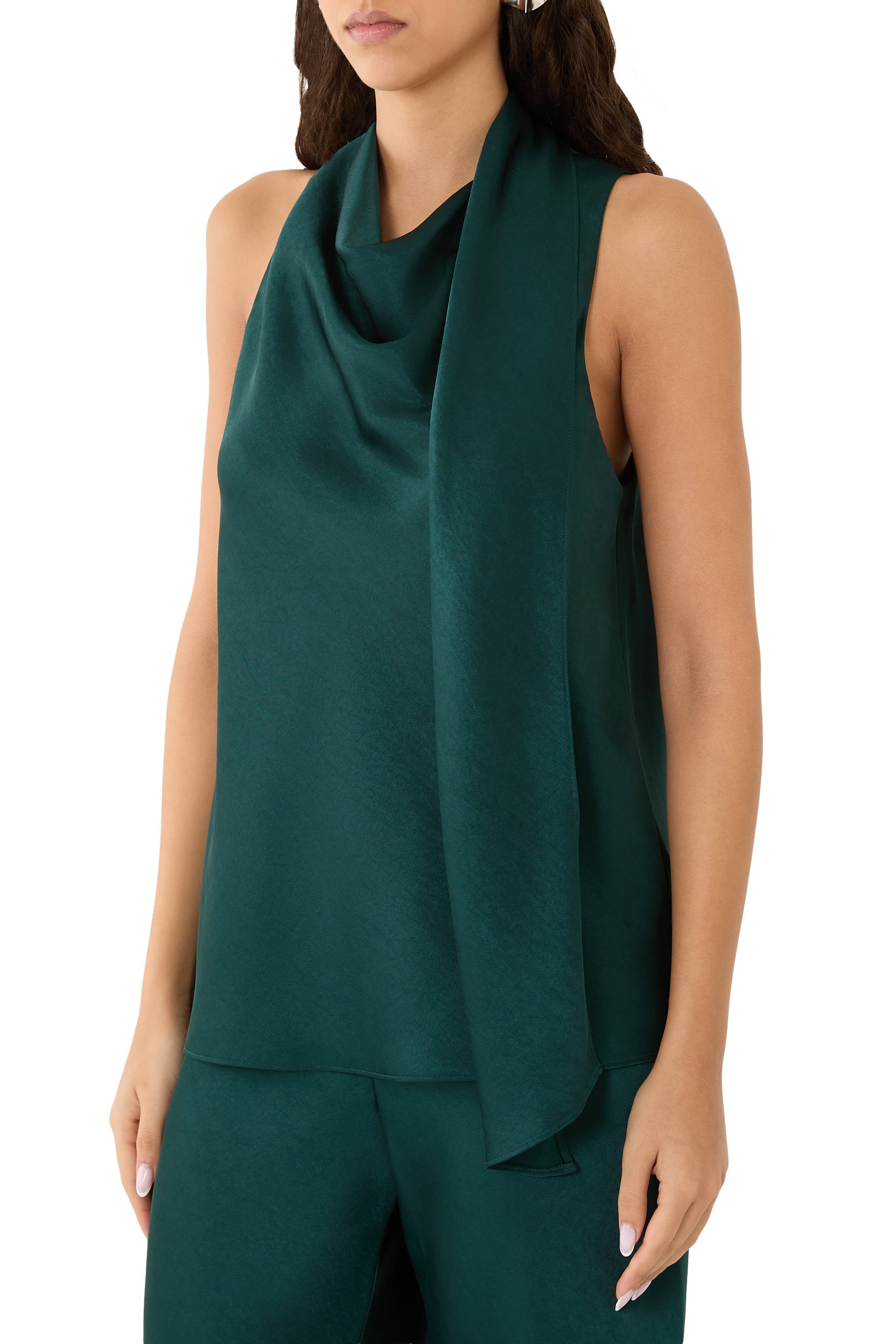 بلوزة بوشاح ستان