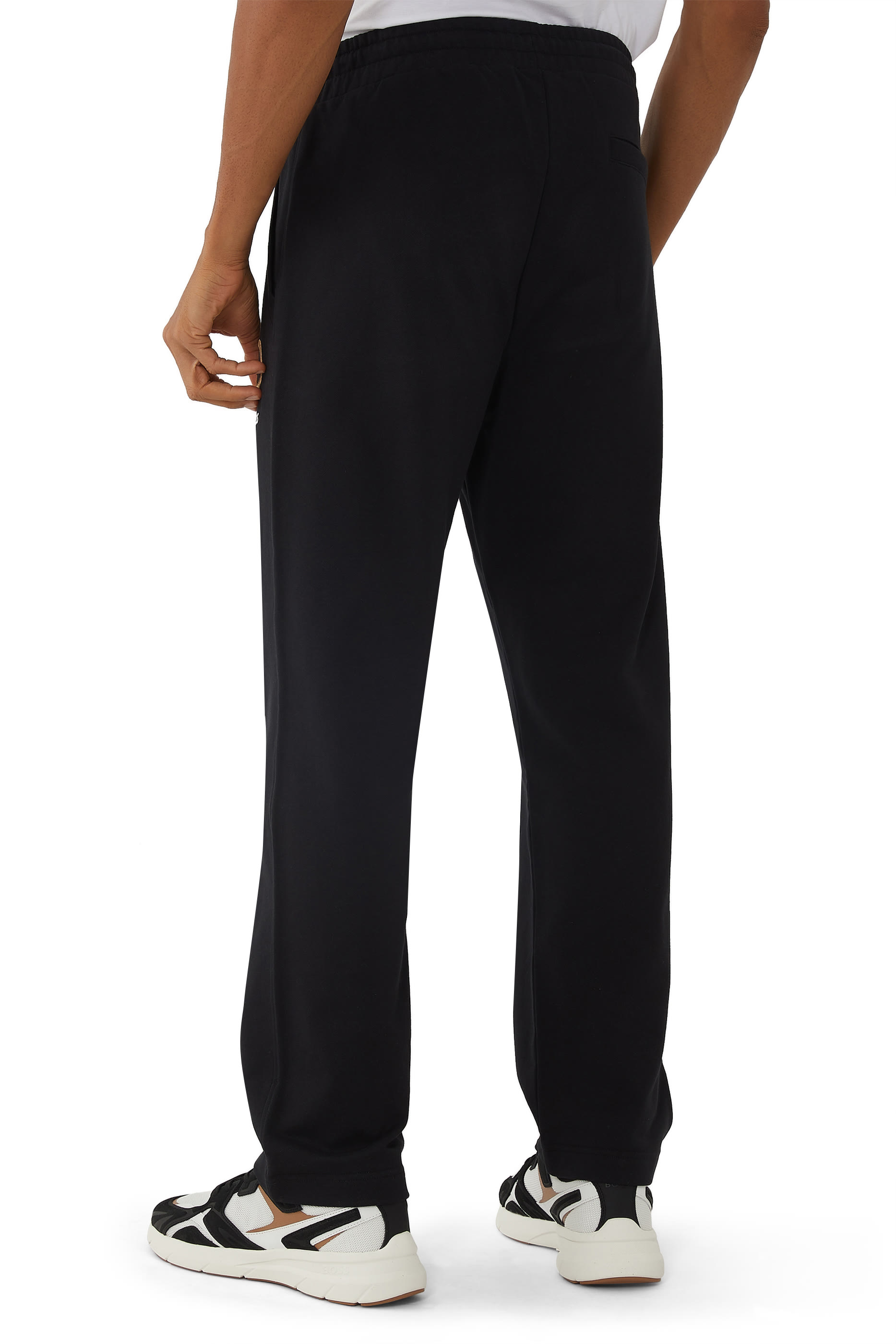 بنطال رياضي x دبي هالا بشعار الماركة