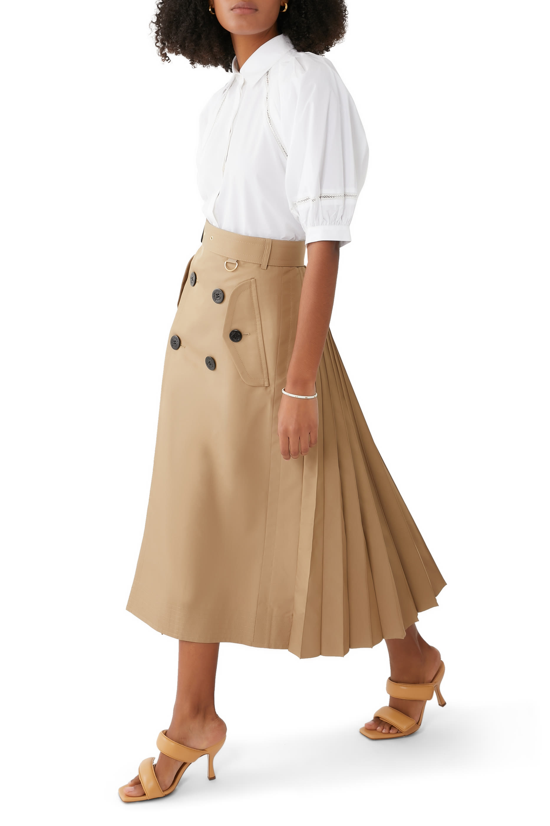 قميص بأكمام منفوخة وحافة شبكية