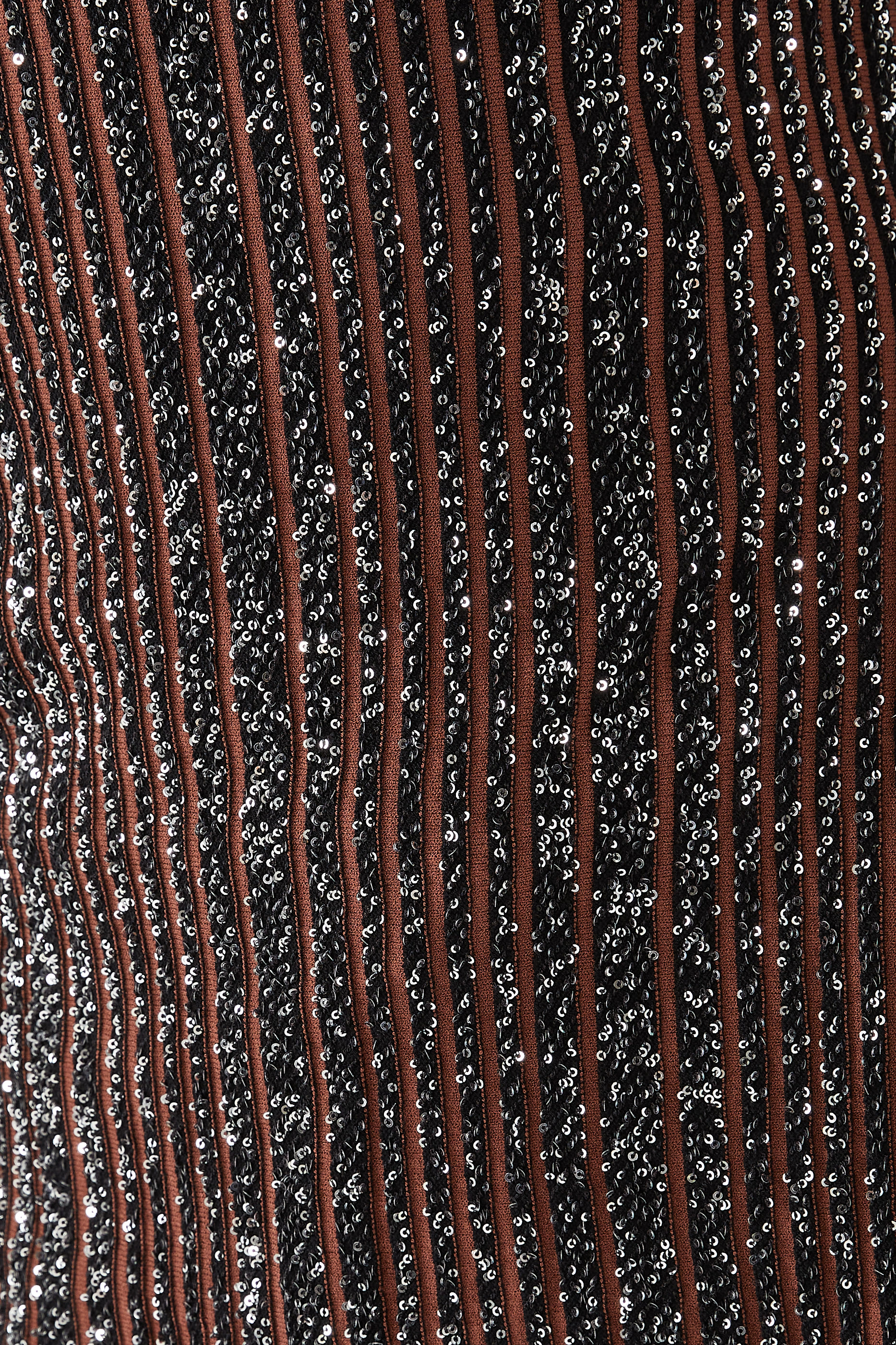 كنزة بأكمام طويلة نسيج مطرز جزئيا بترتر