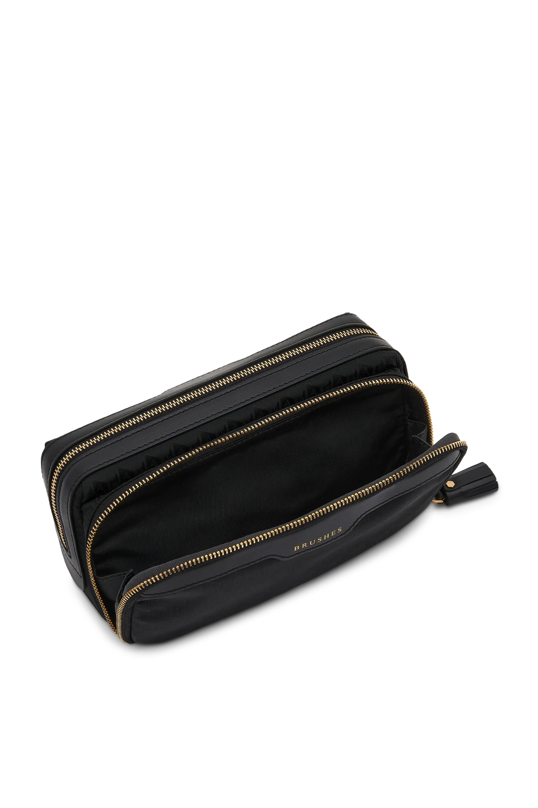 حقيبة مكياج صغيرة بشعار الماركة