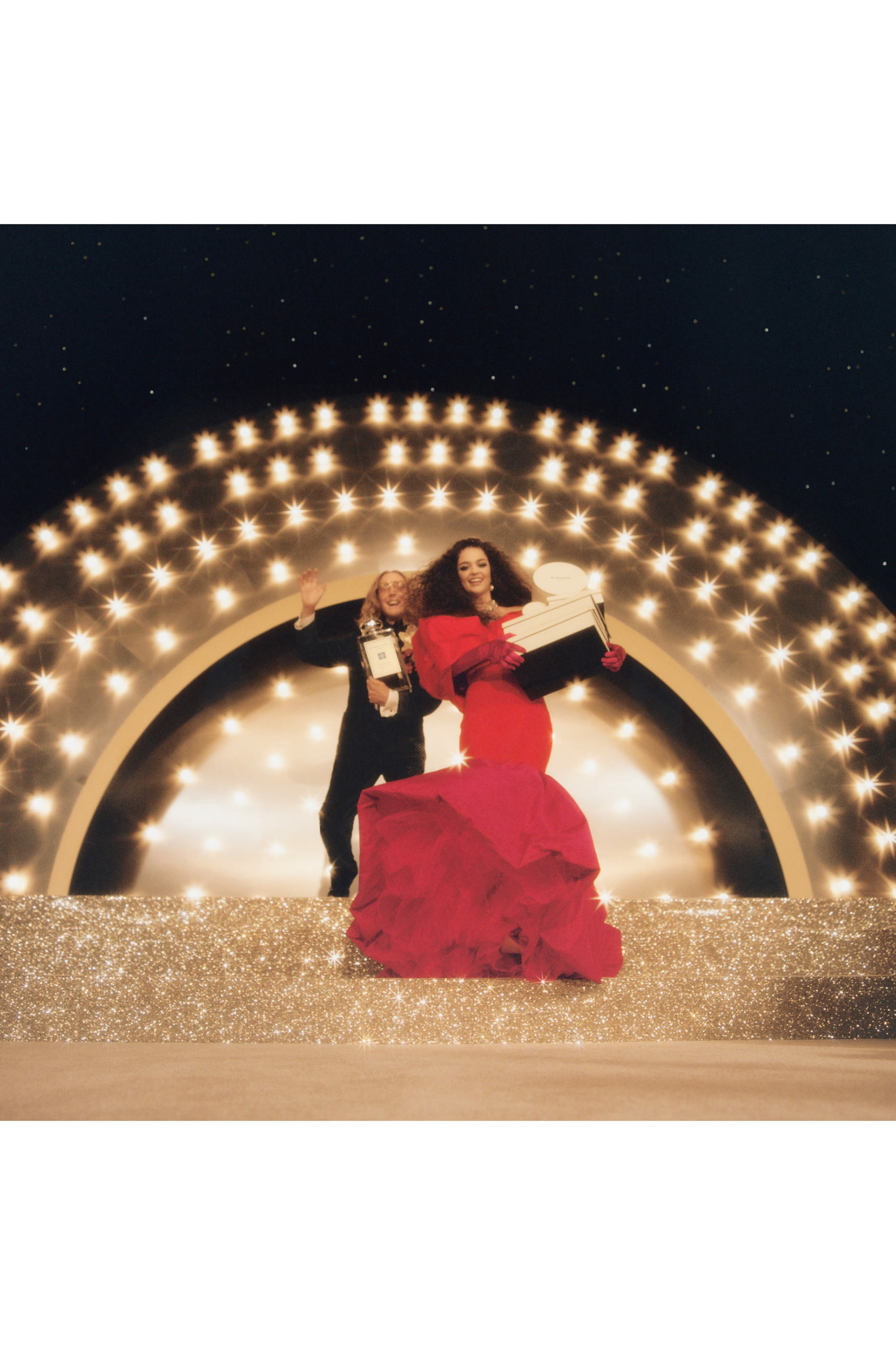 مجموعة هدايا بتصميم زينة فضية