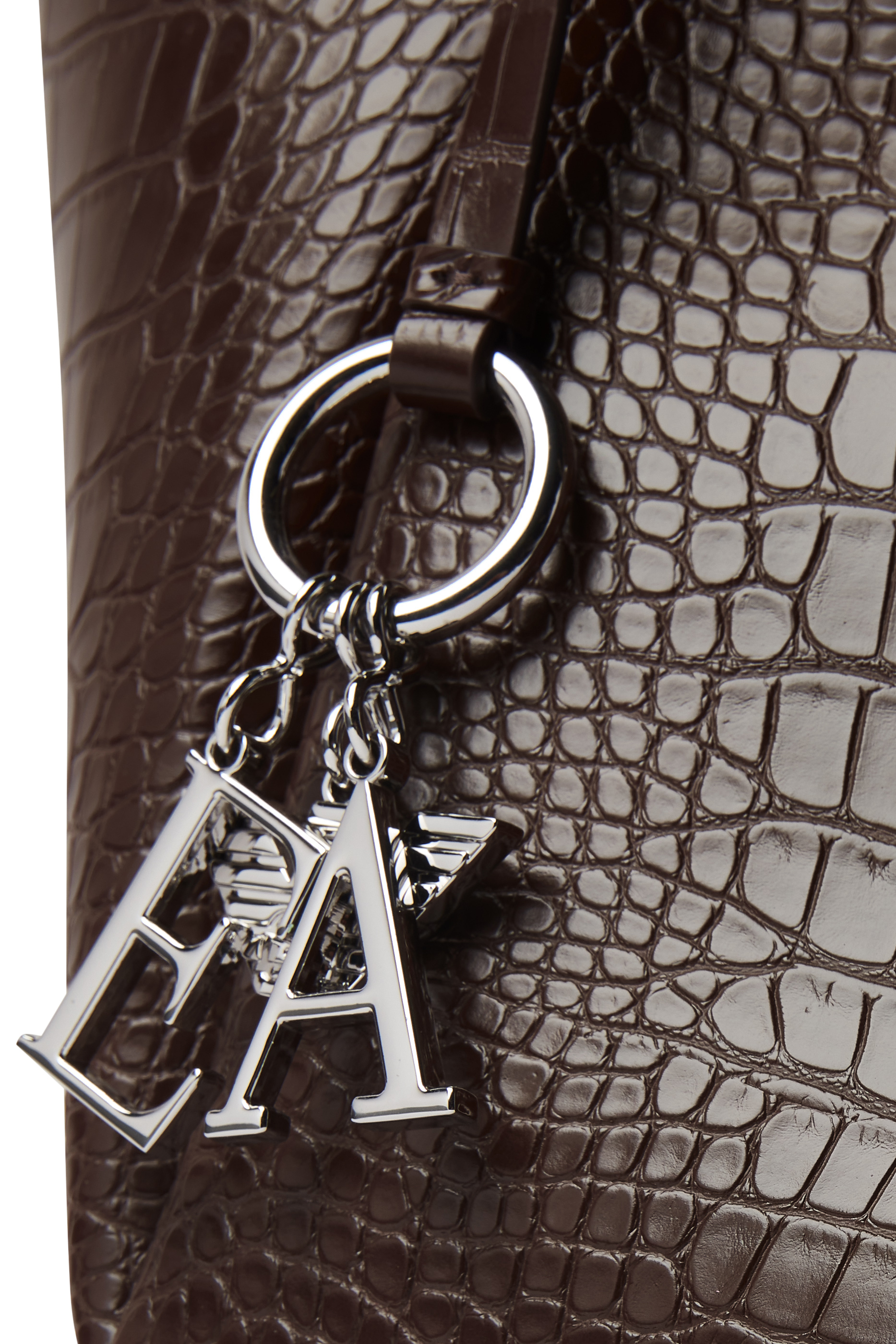 حقيبة يد بحلية شعار الماركة ونقشة جلد التمساح