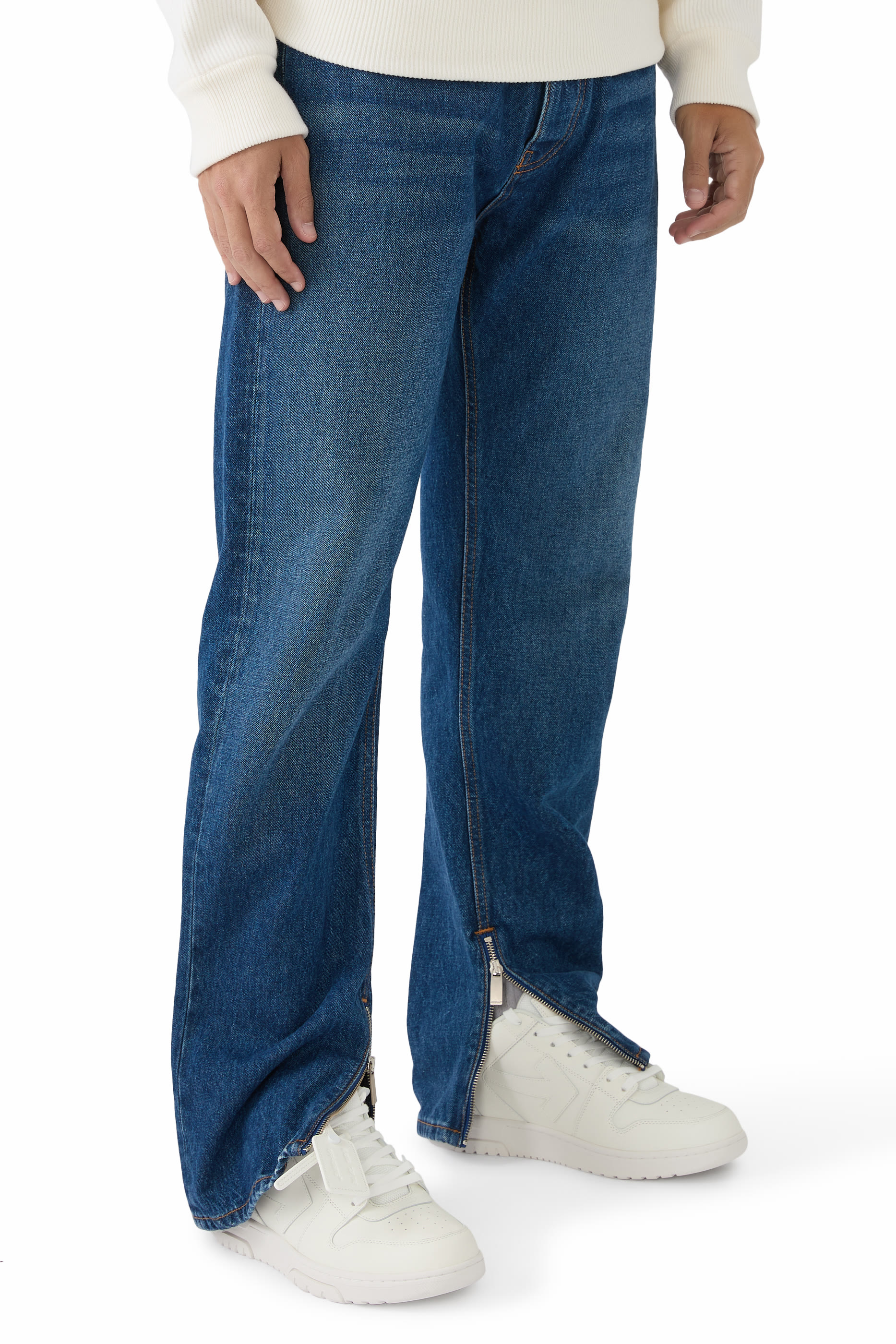 سنيكرز أوت أوف أوفيس