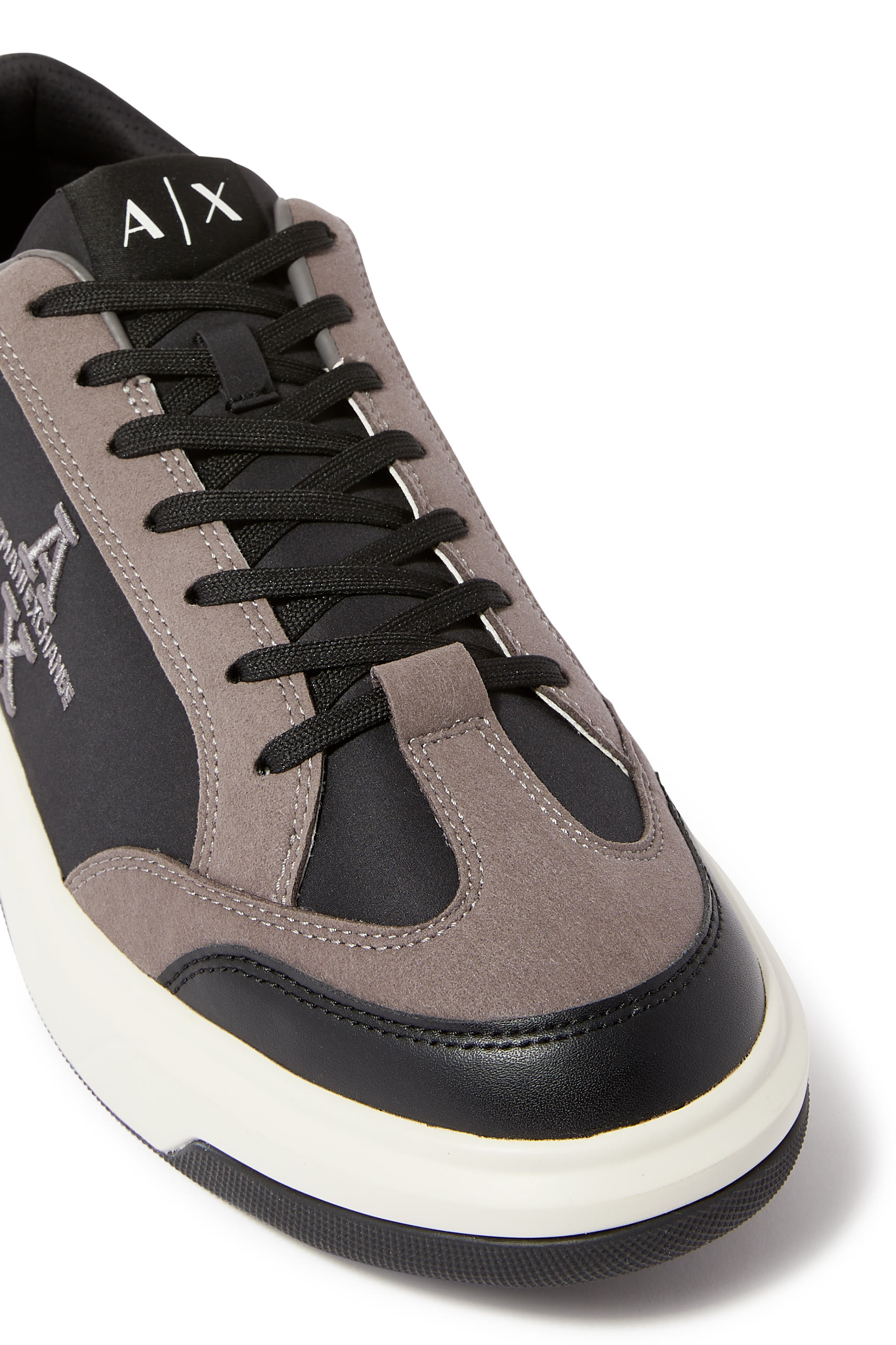 سنيكرز فينيس بشعار الماركة