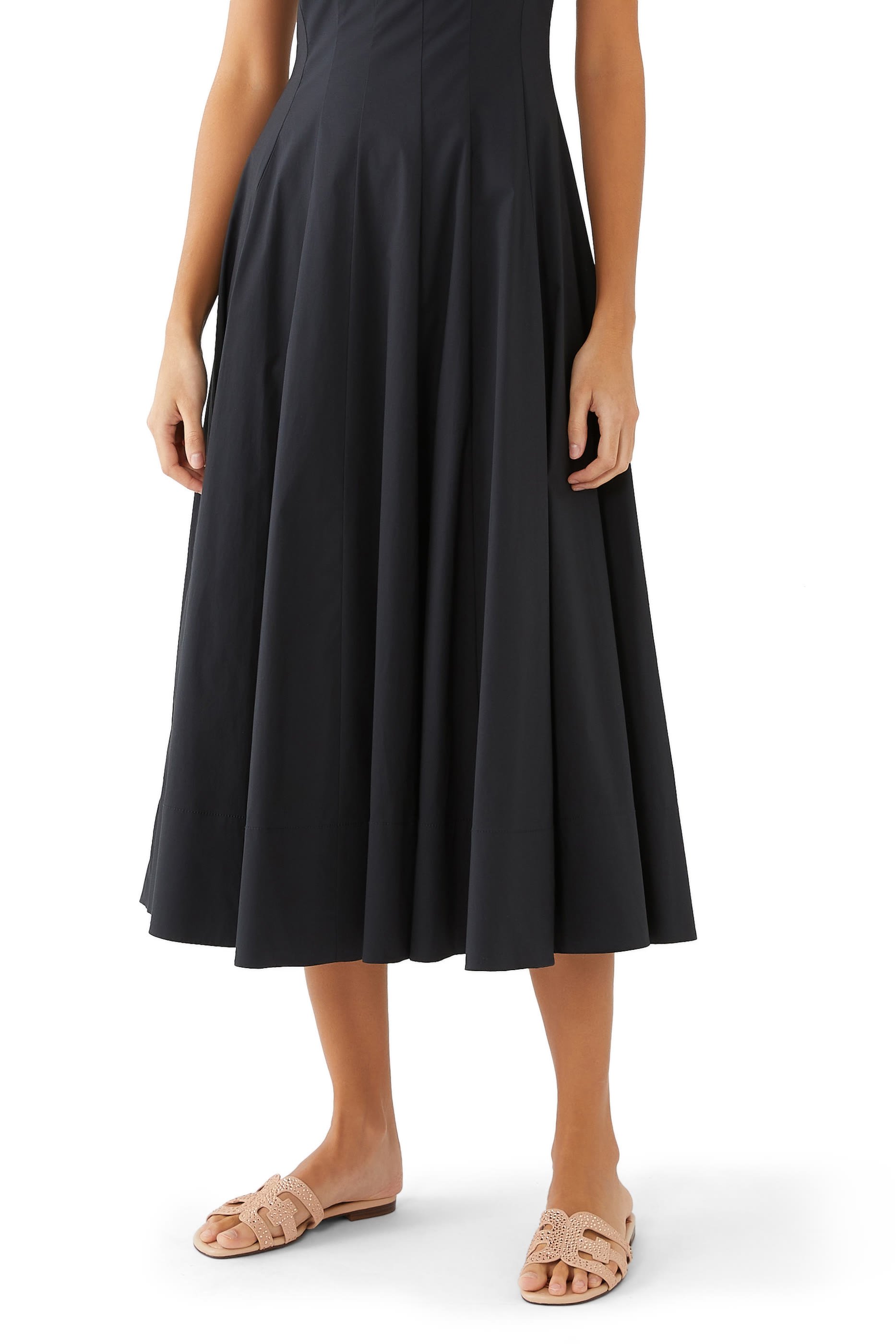 حذاء مفتوح باي مزين بكعب مسطح