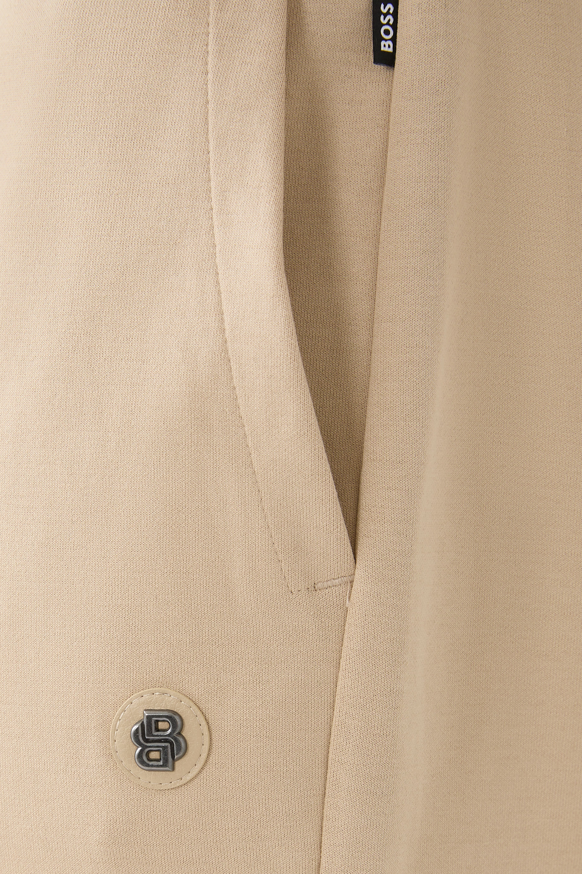 بنطال رياضي بطبعة حرفي شعار الماركة