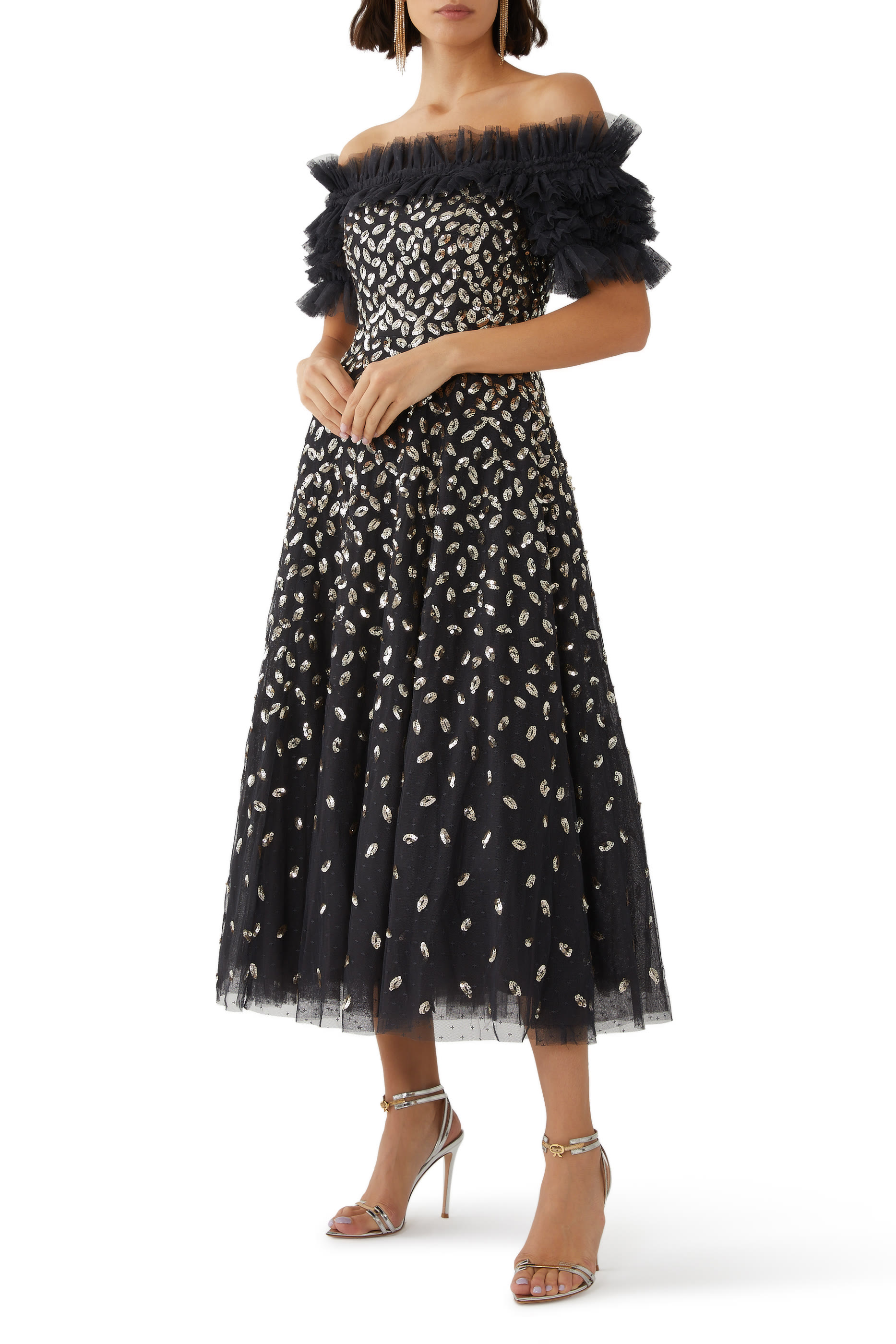 فستان بالرينا اوتم ليفز بأكتاف مكشوفة