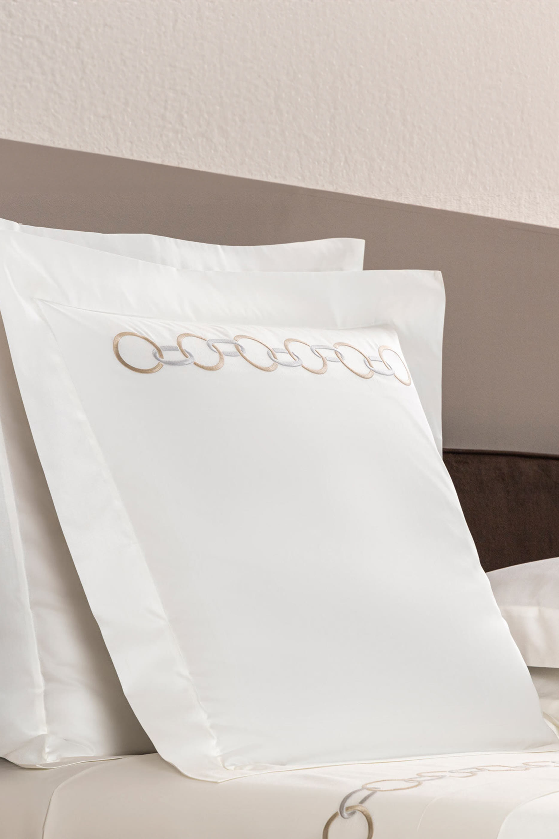 غطاء وسادة شام بتطريزات حلقات