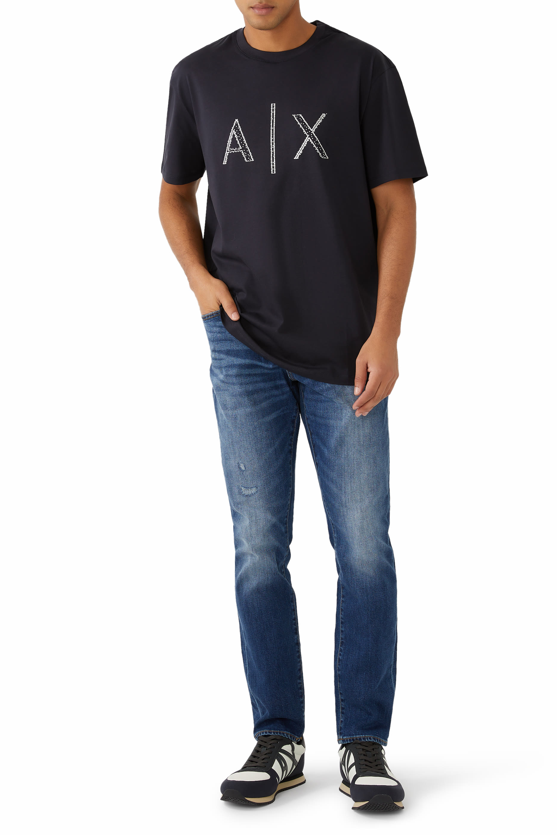 بنطال جينز بقصة ضيقة