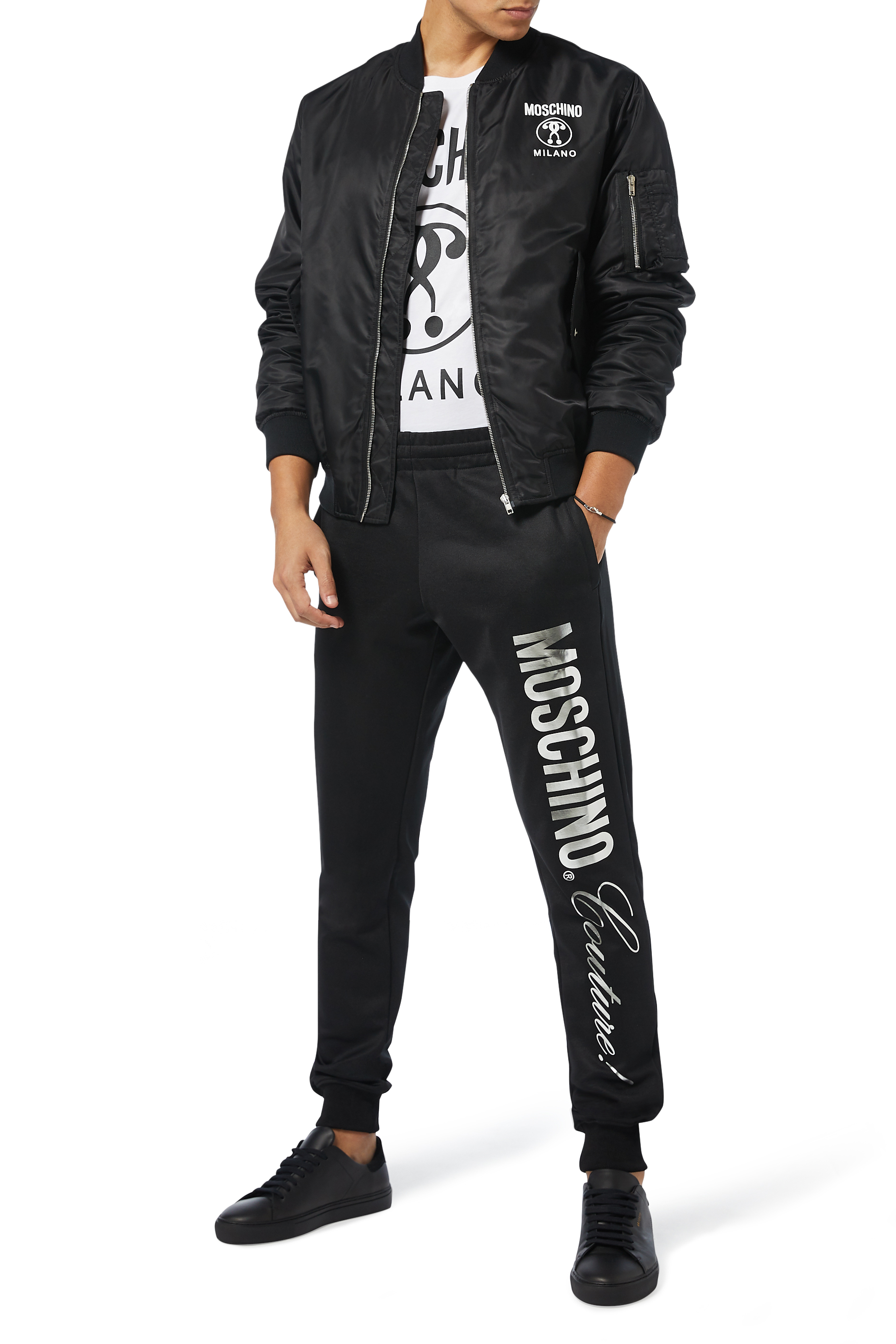 تي شيرت بشعار علامة استفهام