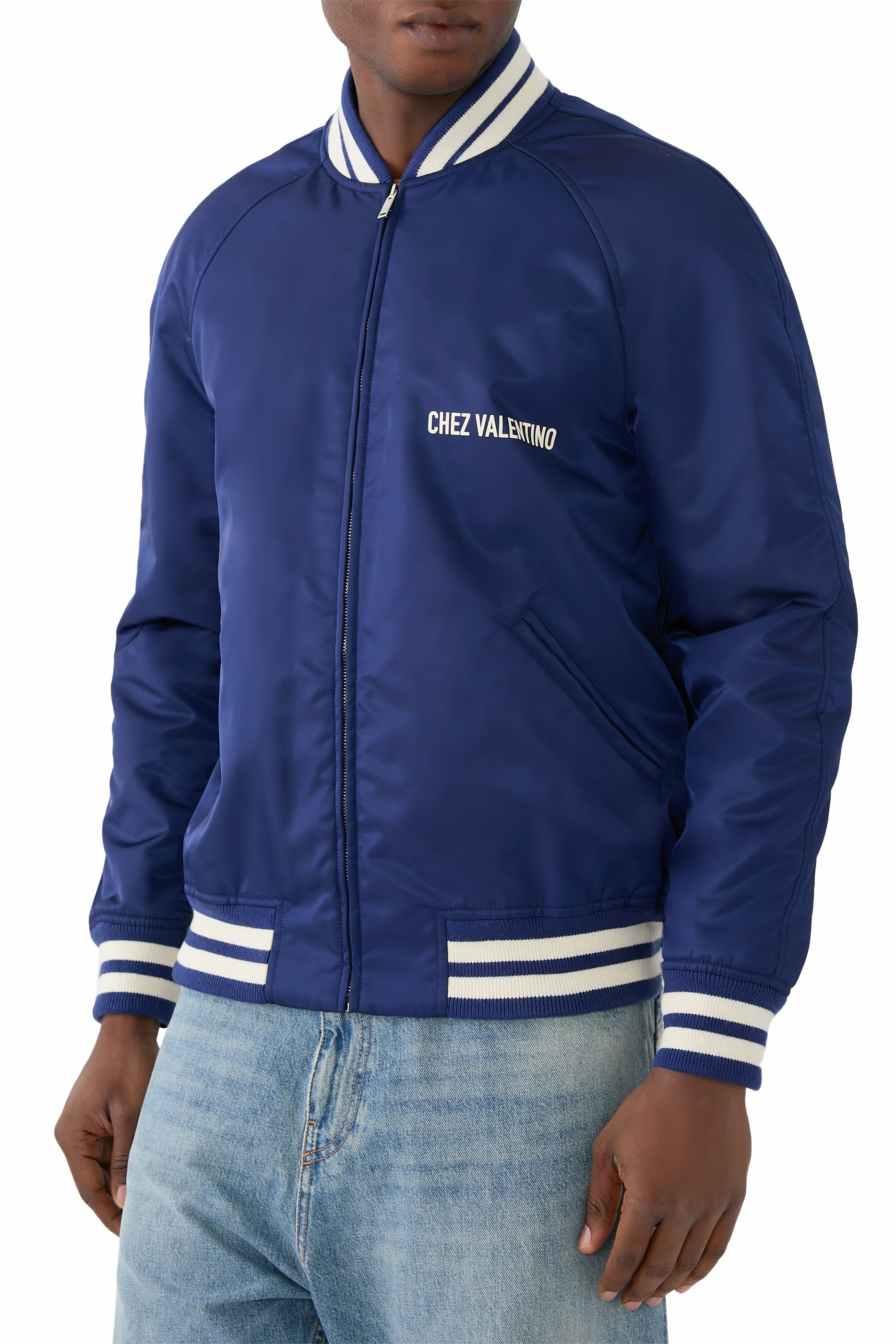 جاكيت بشعار الماركة