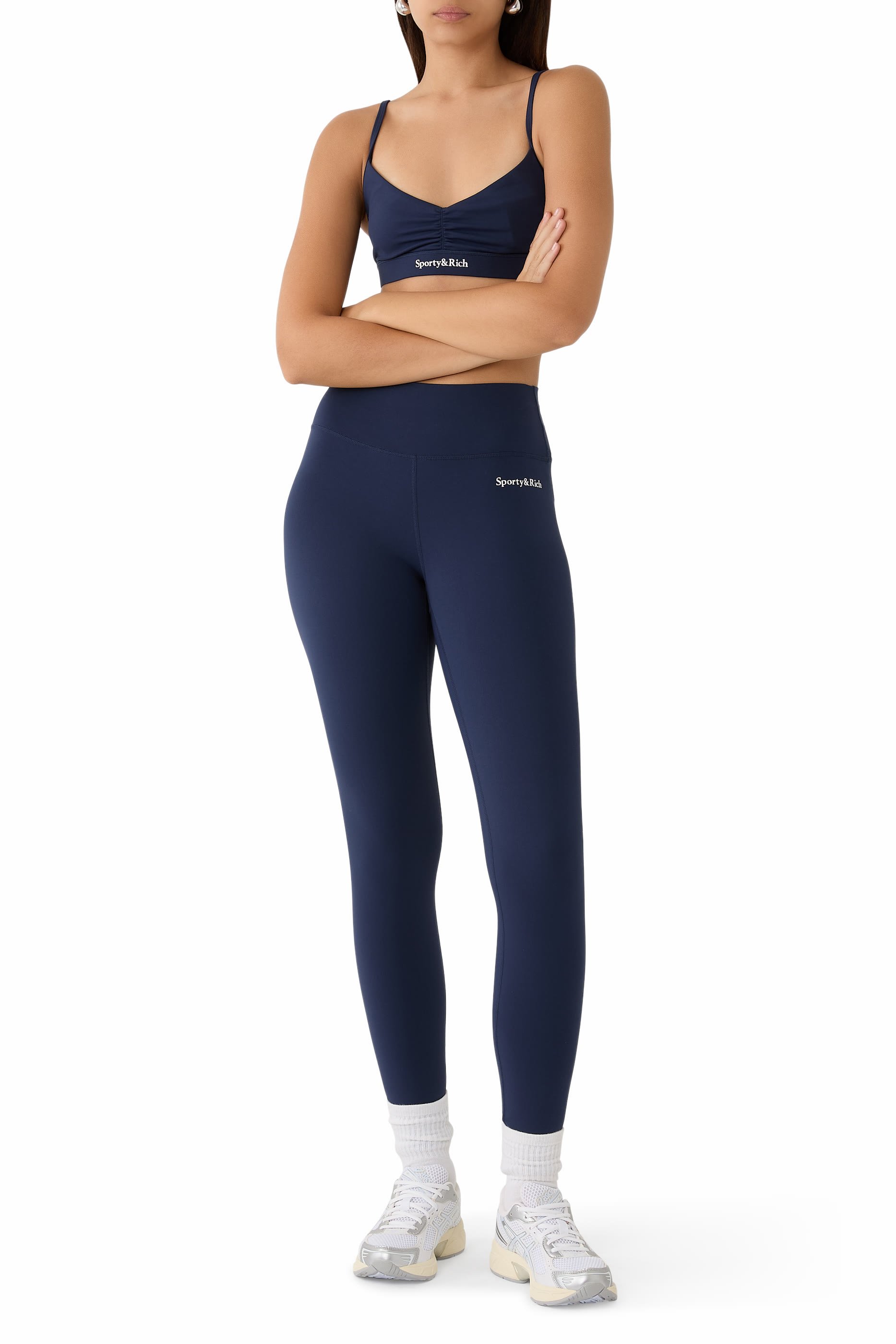 لغينغز بشعار الماركة بخط سيريف