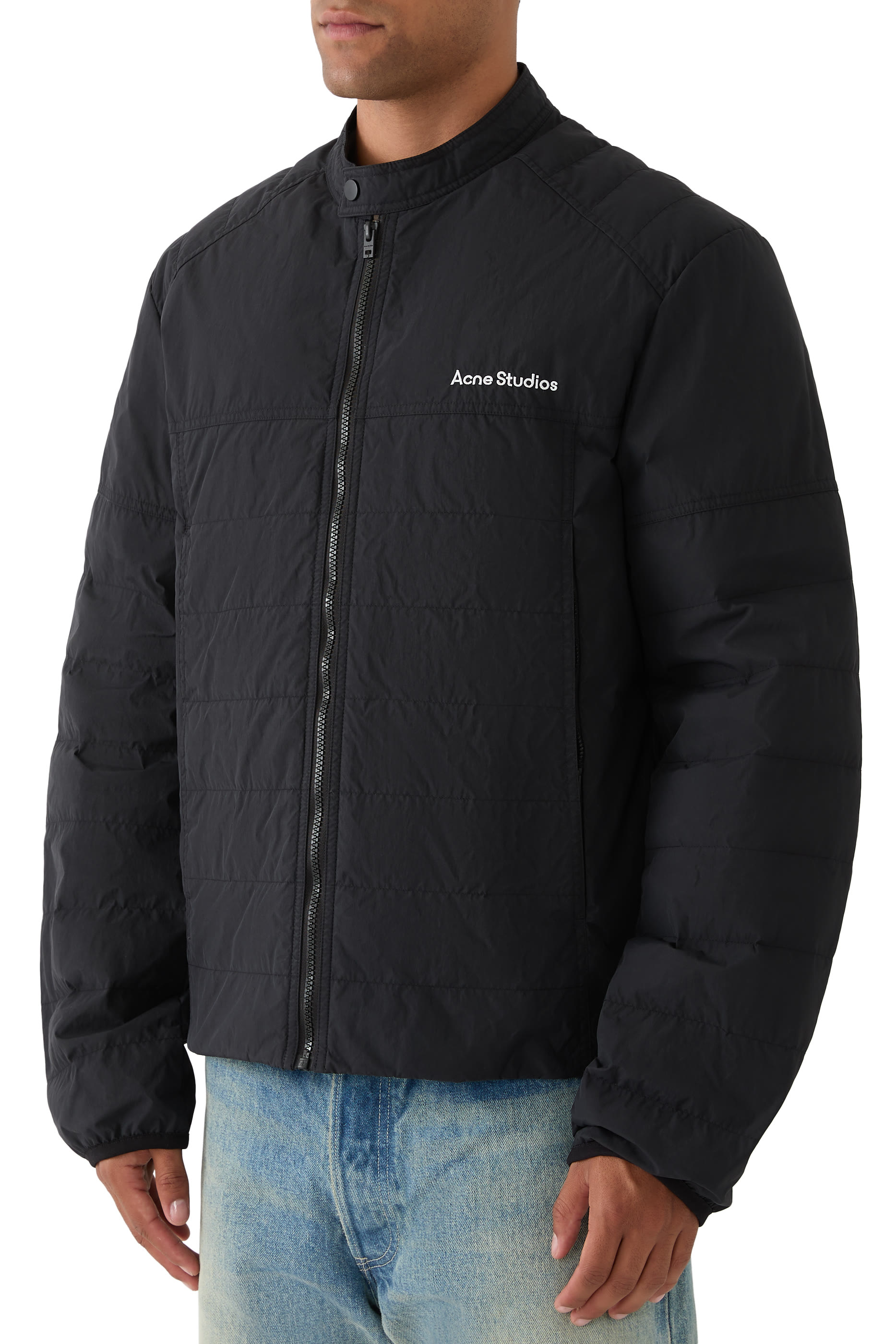 جاكيت مبطن بالزغب بسحاب وشعار الماركة