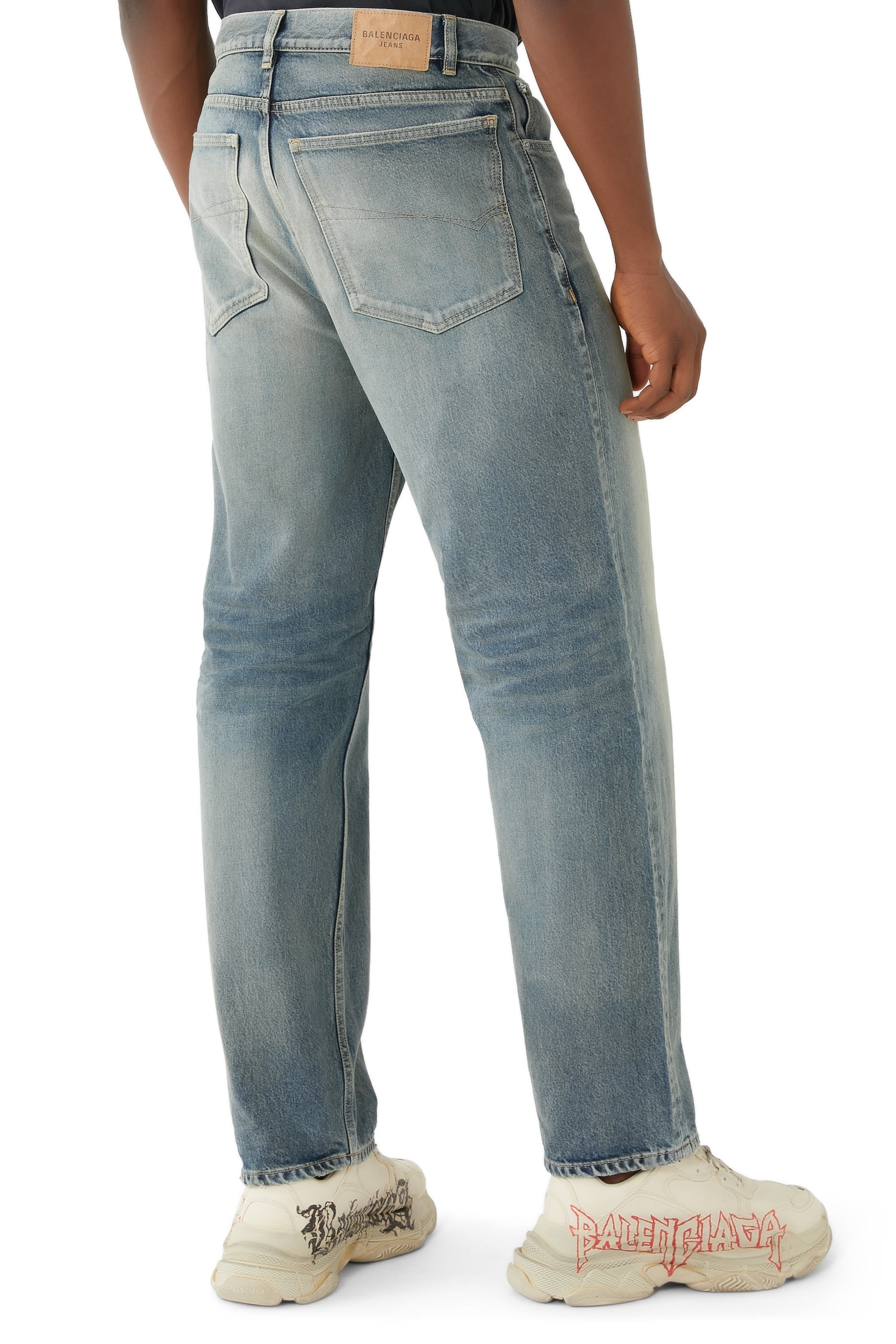 بنطال جينز بقصة فضفاضة للجنسين