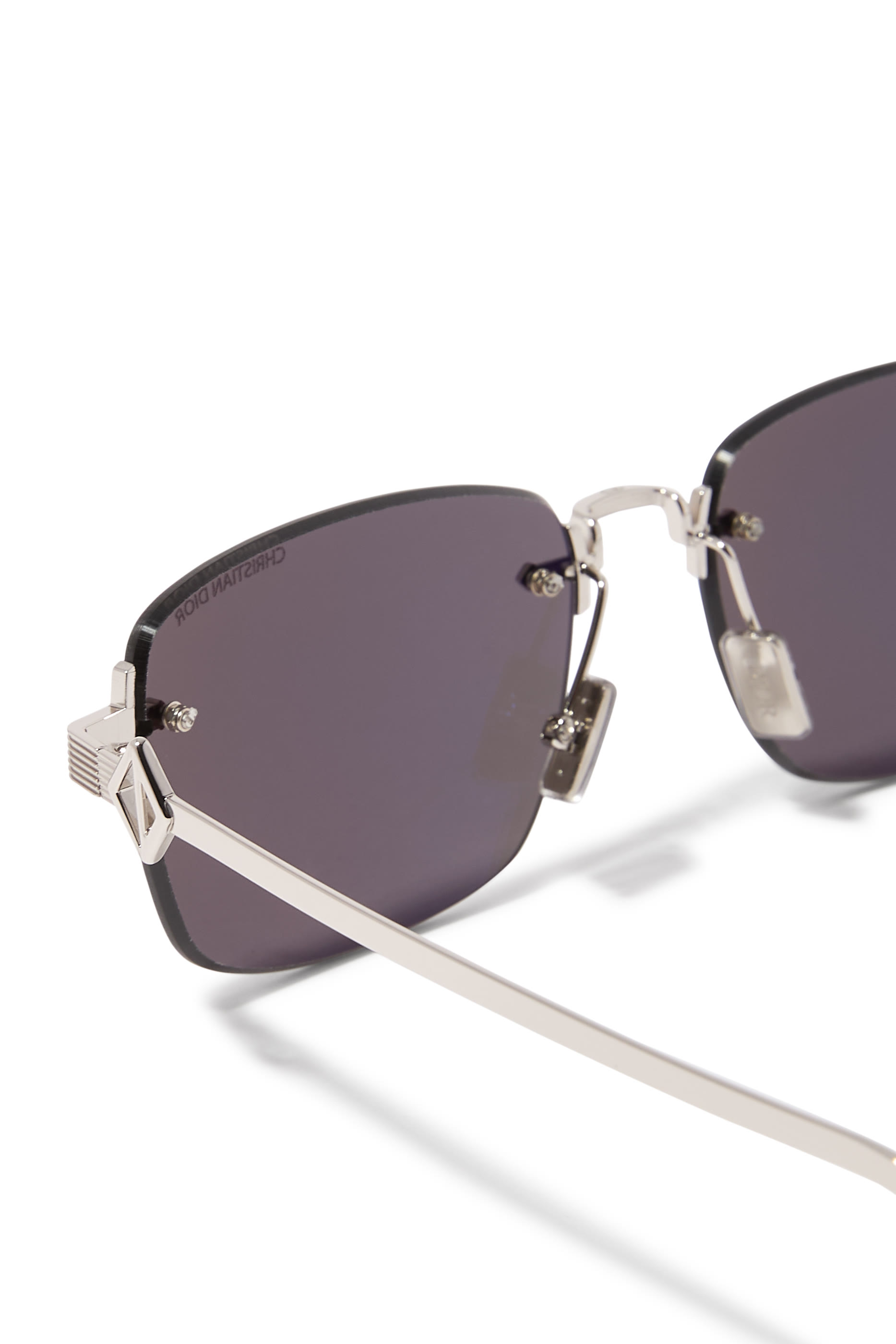 نظارة شمسية اس 11 يو بشعار الماركة وحلية بتصميم معين