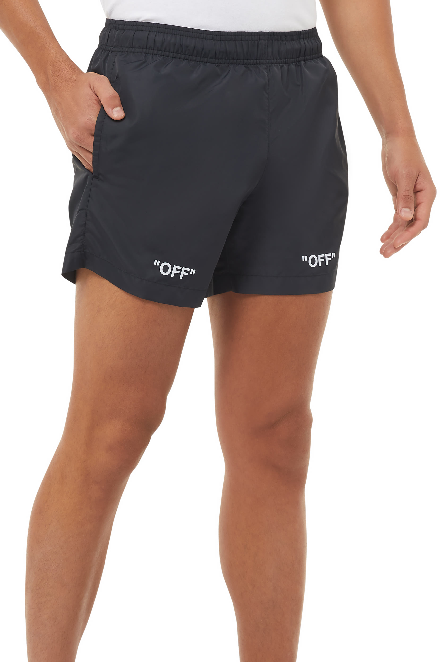 شورت سباحة بطبعة شعار الماركة