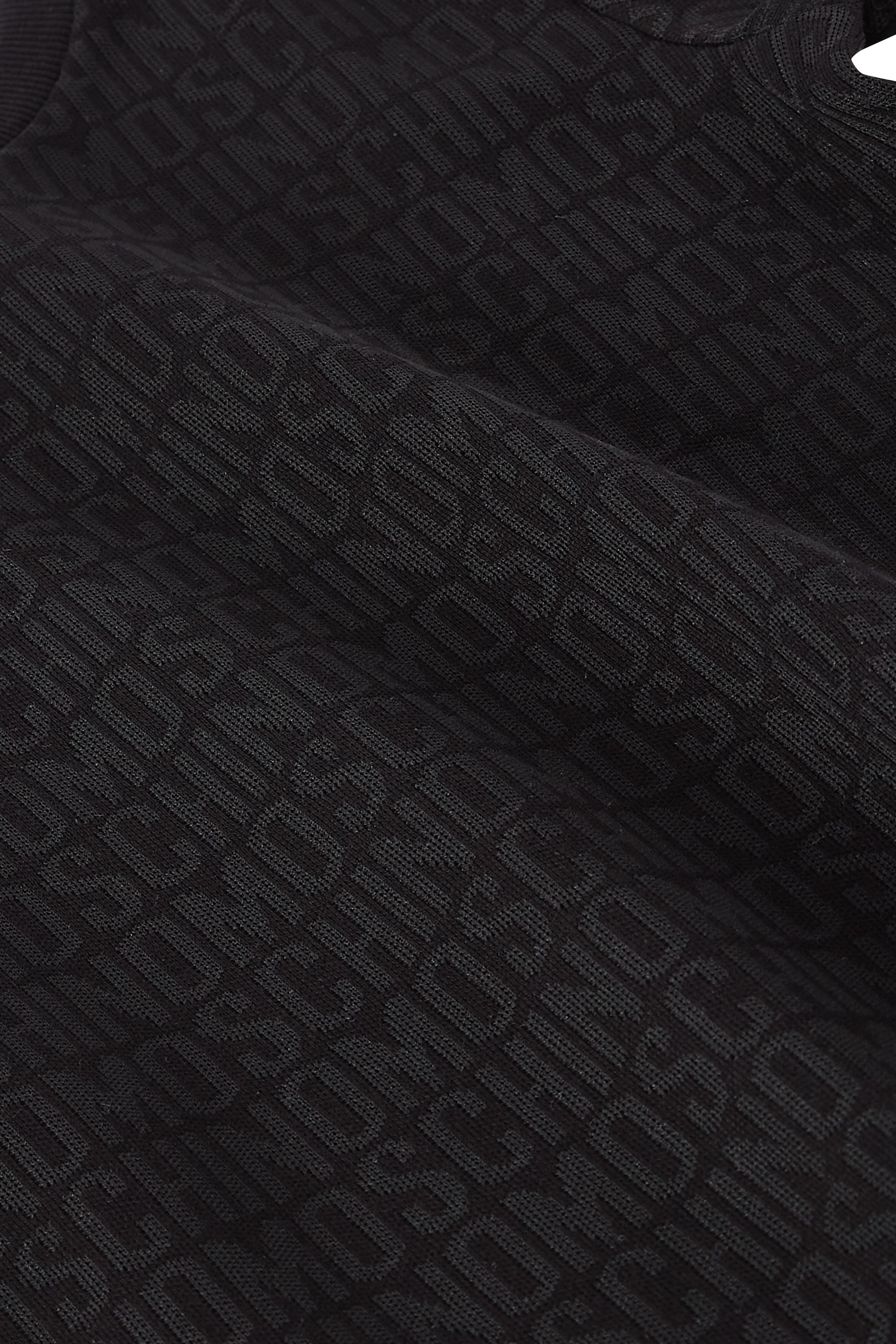 تيشيرت بشعار الماركة للأطفال