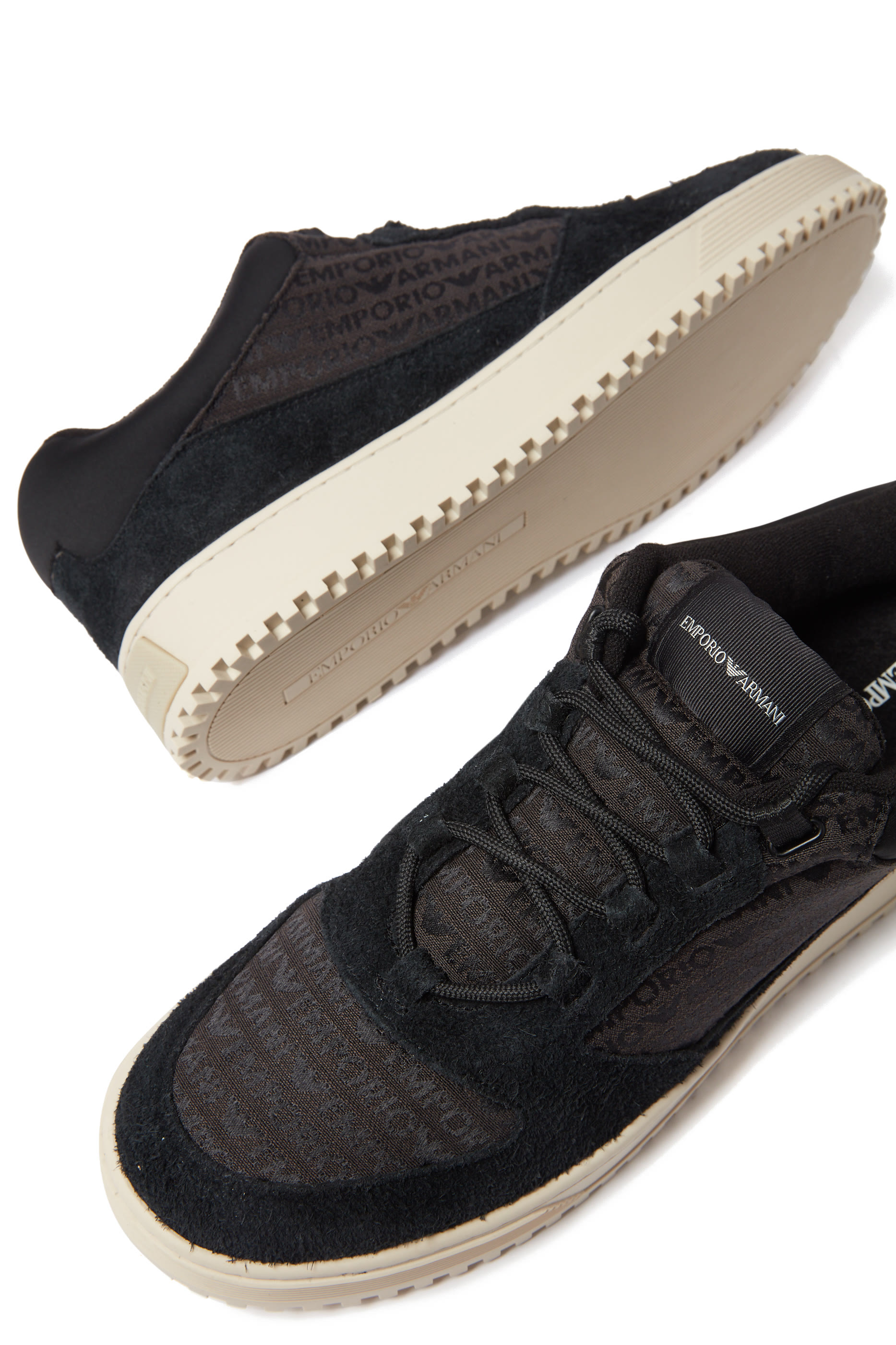 سنيكرز بنعل سميك جلد بنقشة شعار الماركة