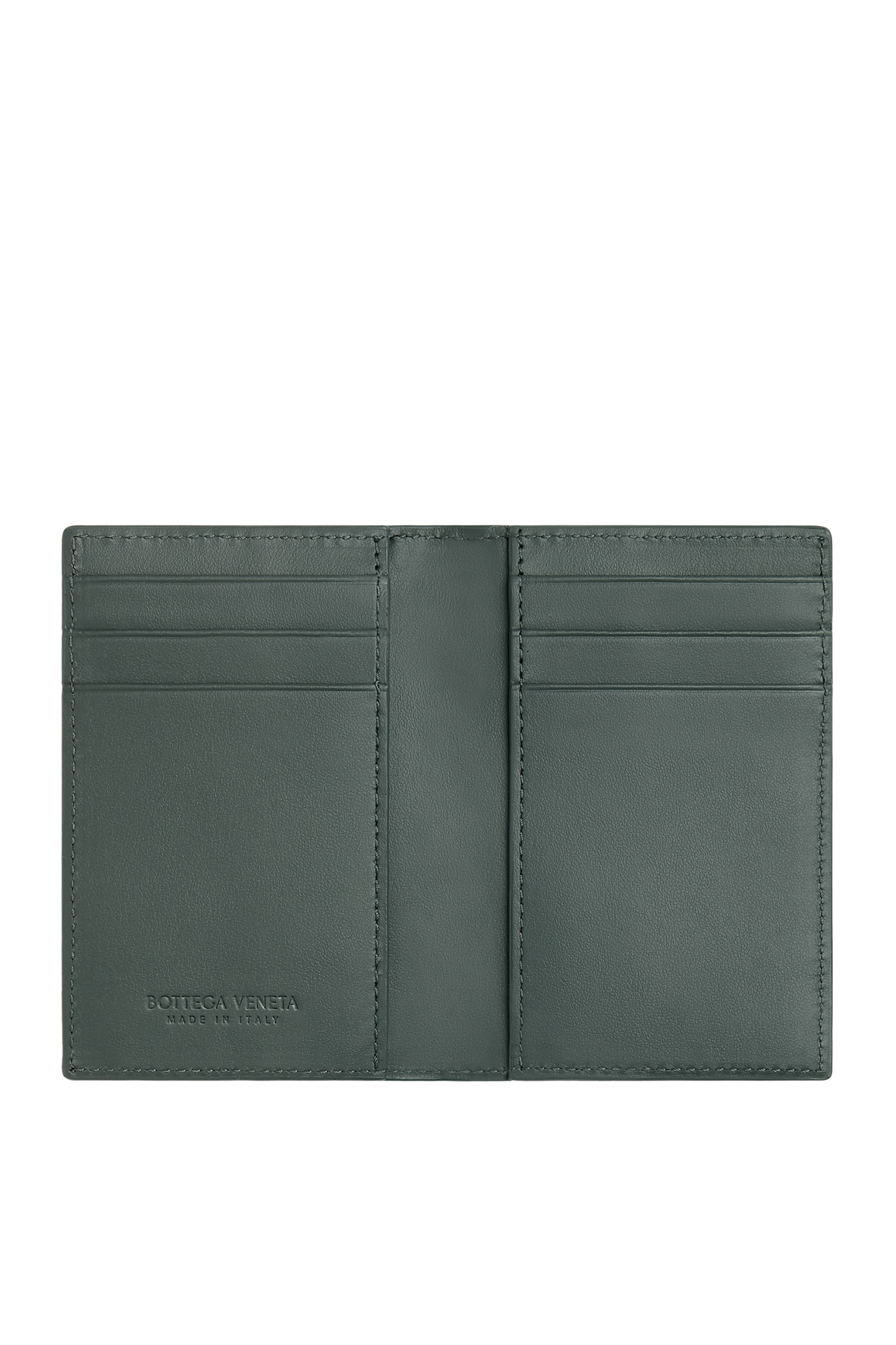 حافظة بطاقات بغطاء قلاب وتصميم مجدول