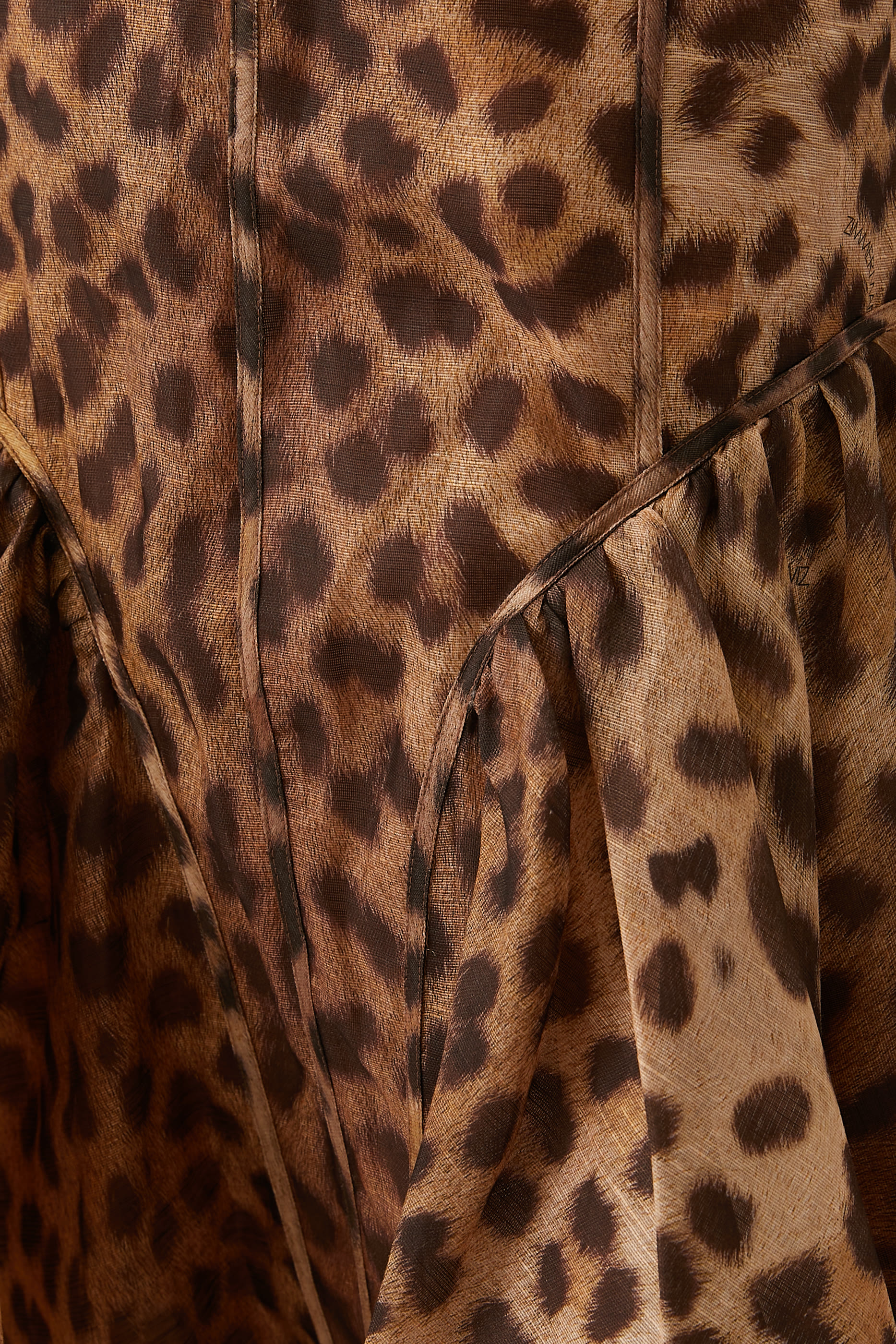 تنورة كراش بتصميم مقسم بأجزاء وقصة مستقيمة