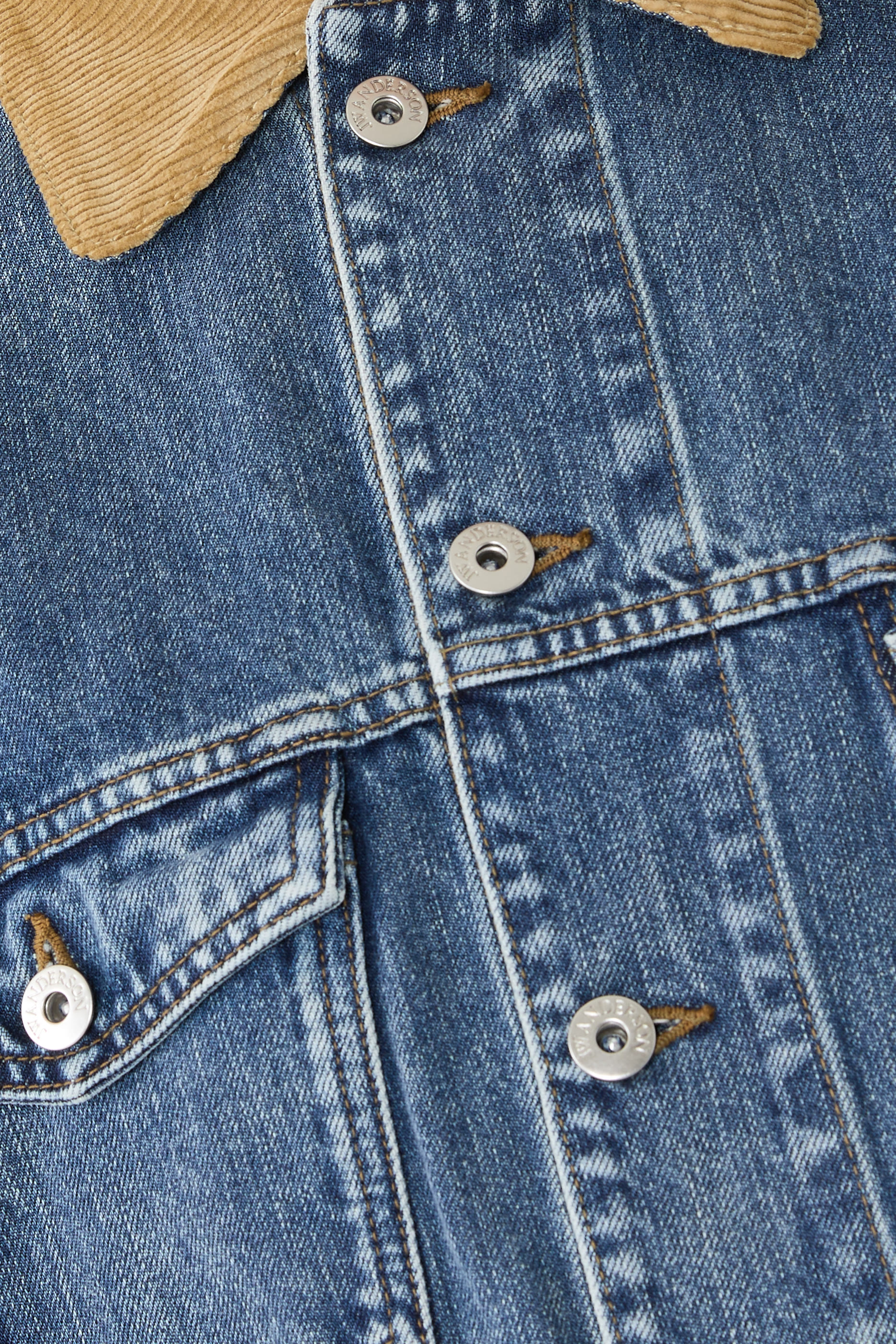 جاكيت جينز بياقة كوردروي