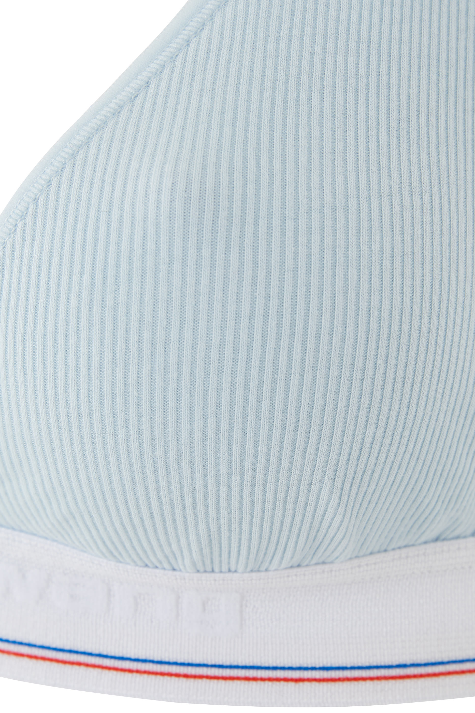 حمالة صدر بقوالب مثلثة