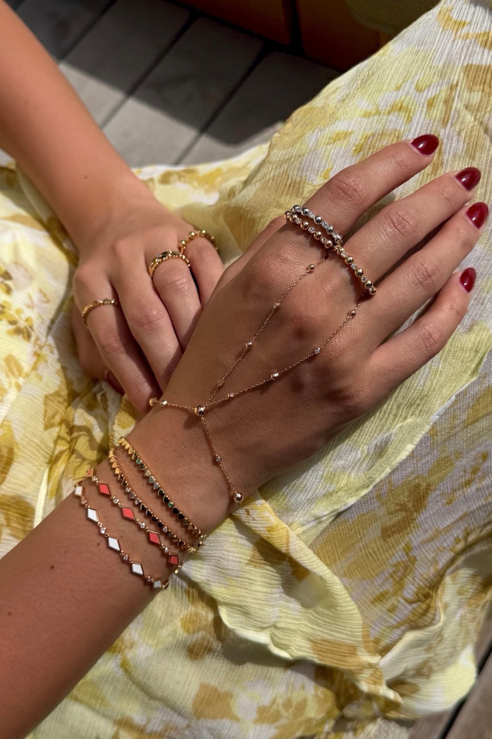 سلسلة يد انيشي مزينة بالماس ذهب وردي عيار 18 