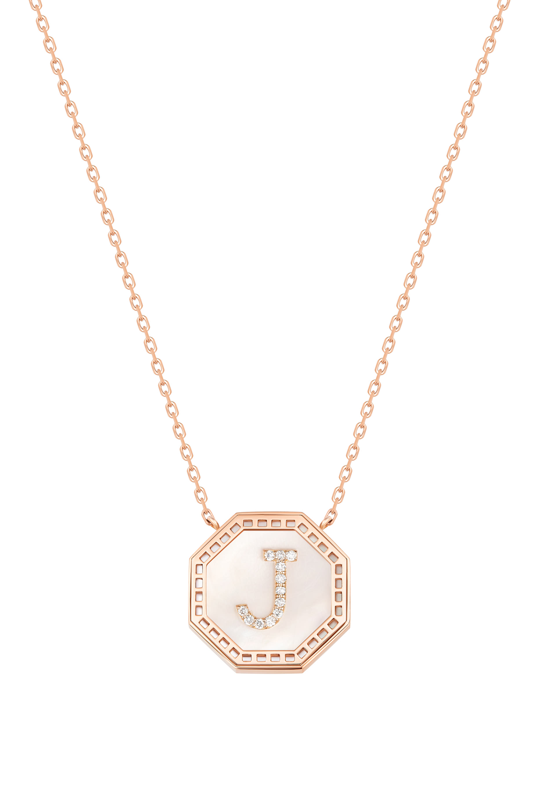 قلادة حرف تراث بتصميم حرف J مرصعة بالماس وعرق اللؤلؤ، ذهب وردي عيار 18 حرف 