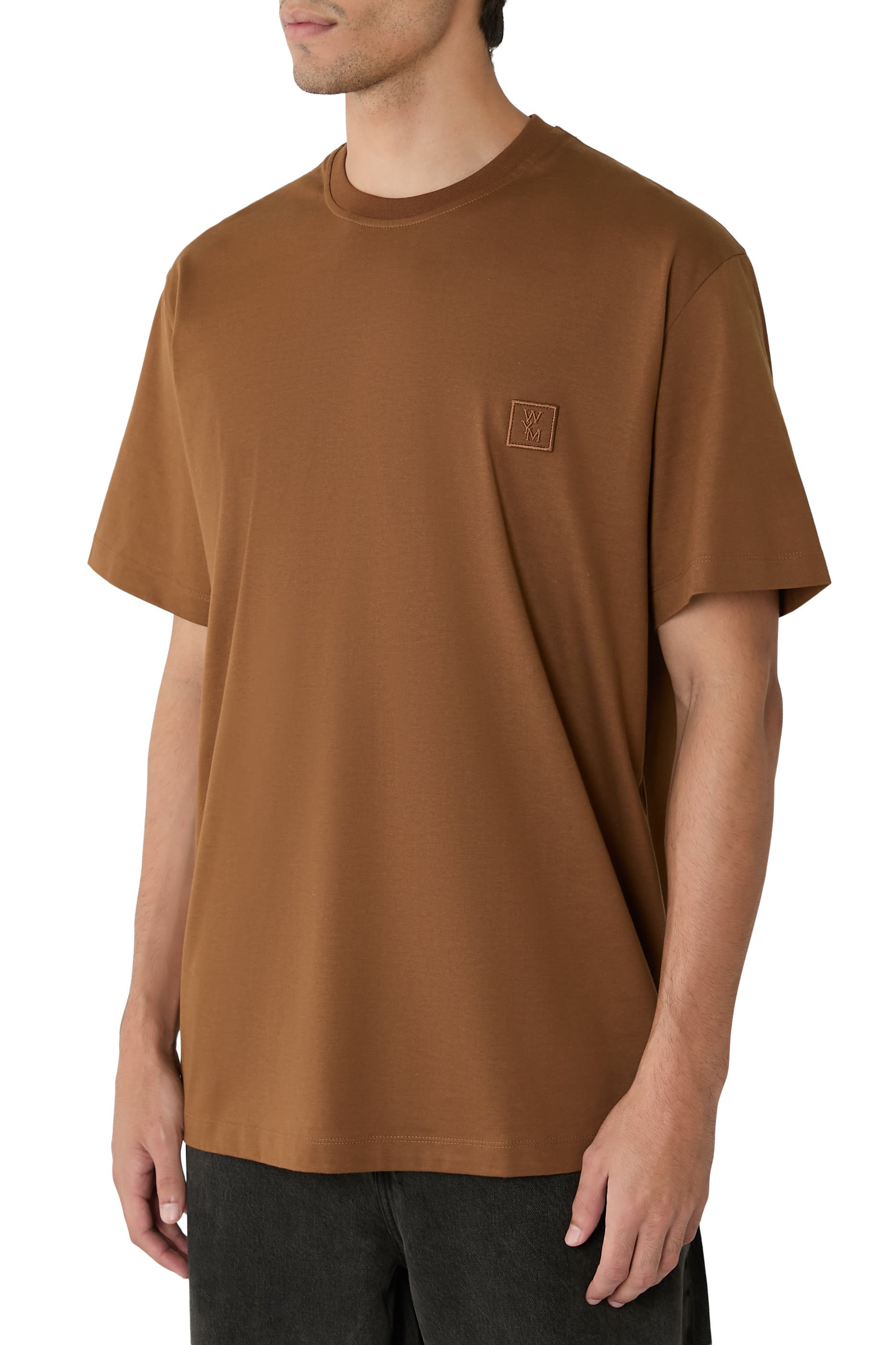 تيشيرت بظهر مزين بشعار الماركة قطن