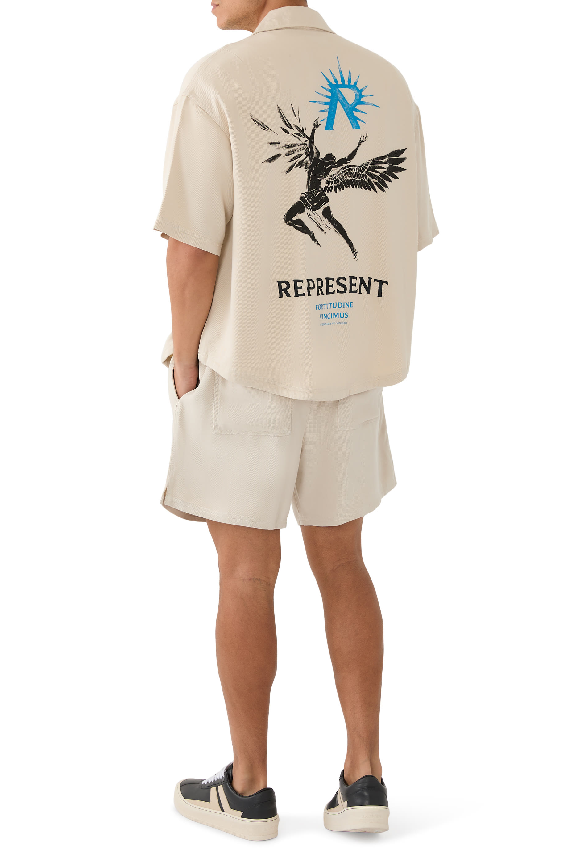 قميص إيكاروس بأكمام قصيرة