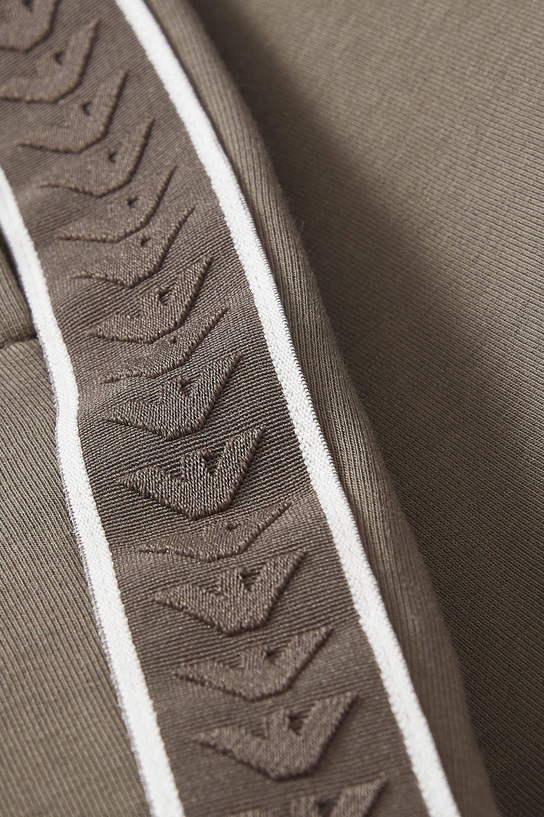 بنطال بشعار الماركة للأطفال