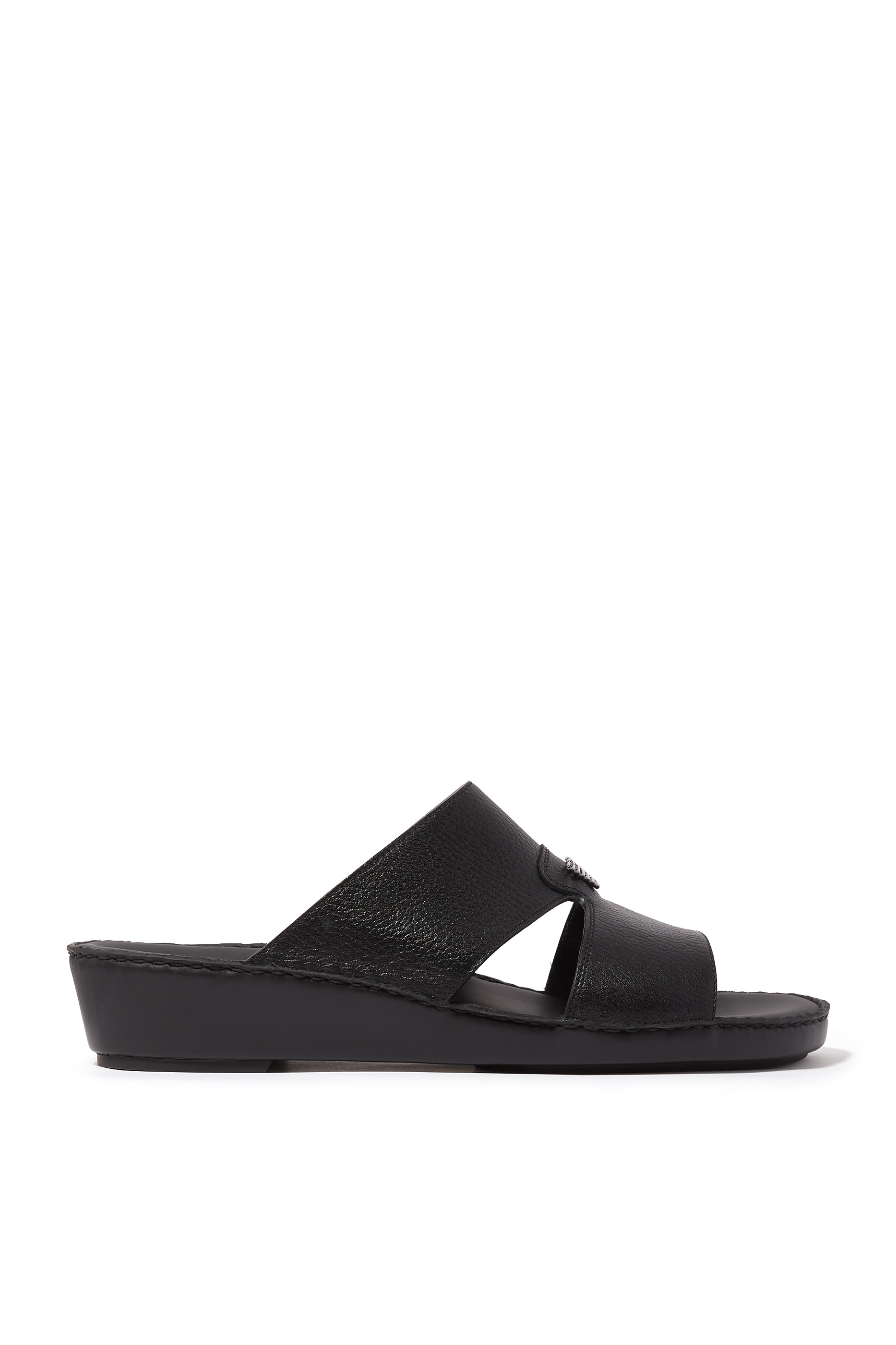 صندل بشعار الماركة