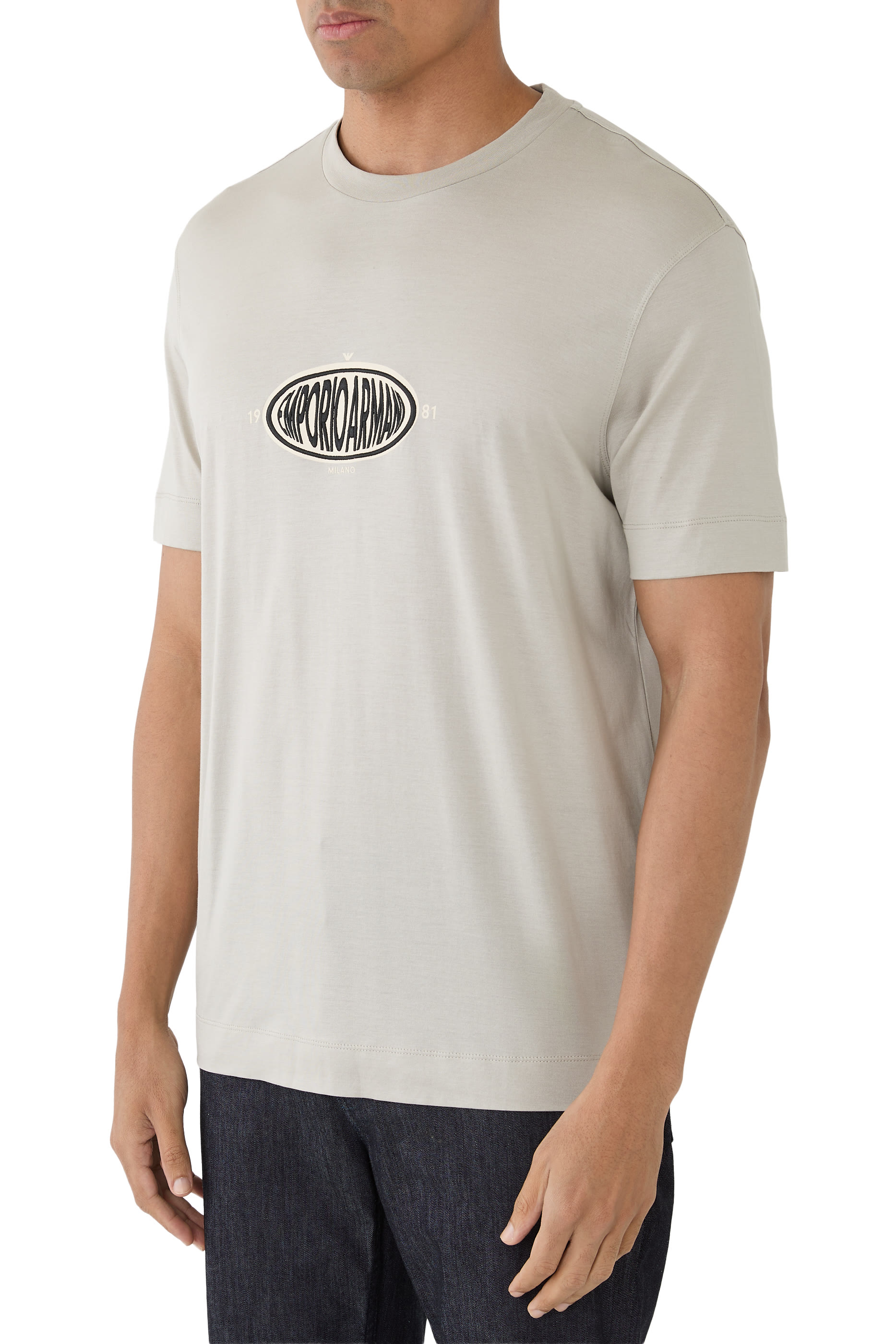 تيشيرت برقعة شعار الماركة