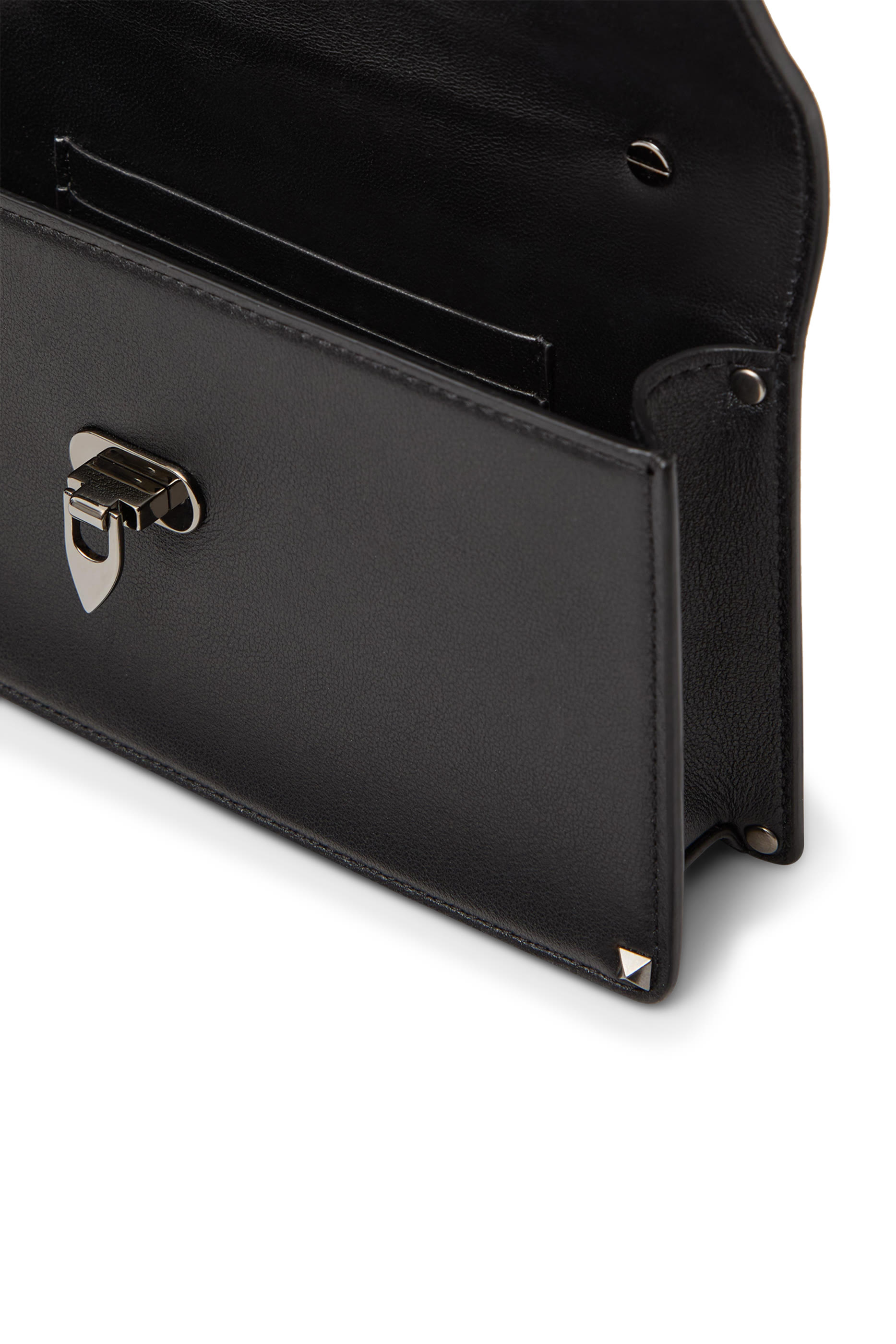 حقيبة يد صغيرة مرصعة بأحجار هرمية