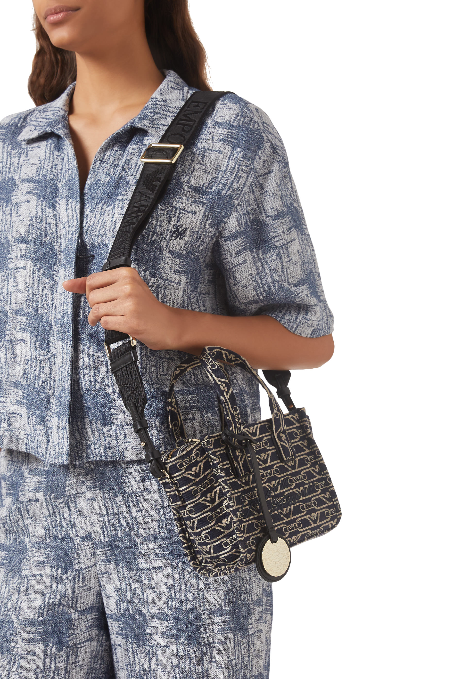 حقيبة يد صغيرة بنقشة حروف شعار الماركة بالكامل