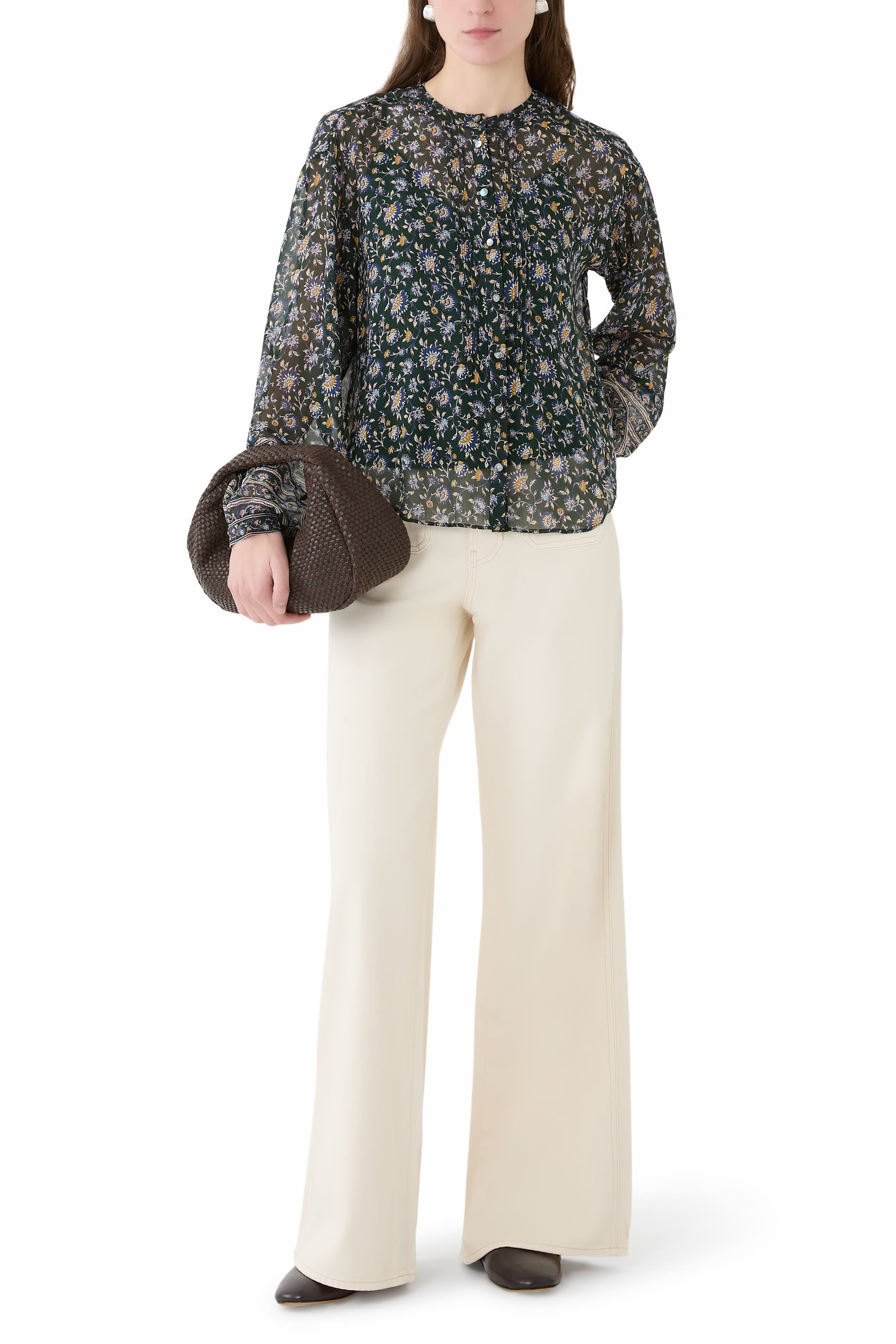 بلوزة لولي بأزرار للإغلاق ونقشة أزهار