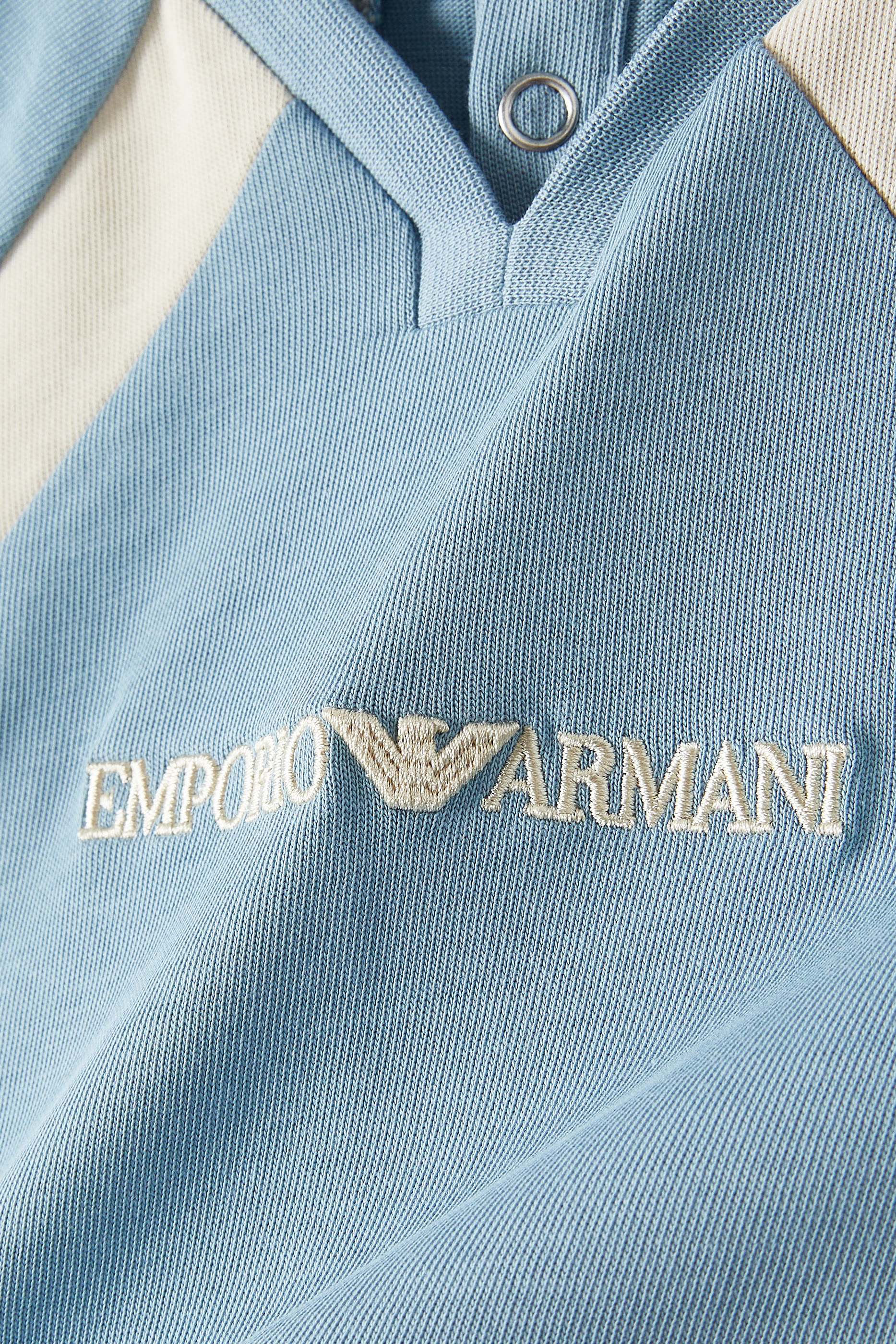 تيشيرت بتصميم مقسم بألوان مطرز بشعار الماركة للأطفال