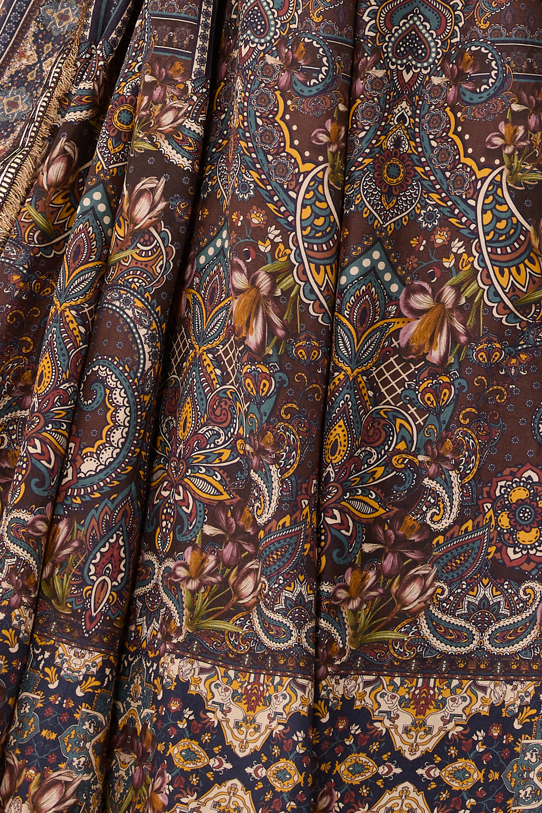 طقم ليهنغا بطبعاتى مع بلوزة كروم