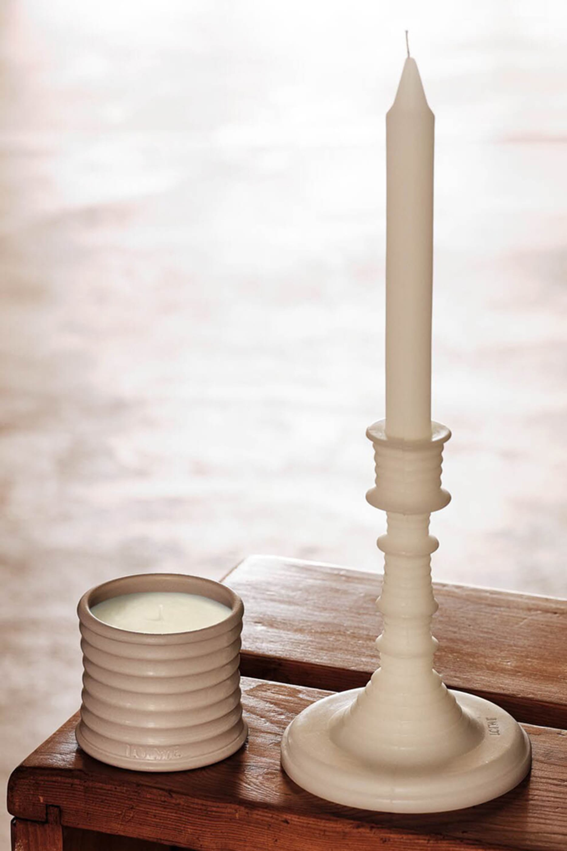 شمعة أوريجانو معطرة بتصميم حامل شموع