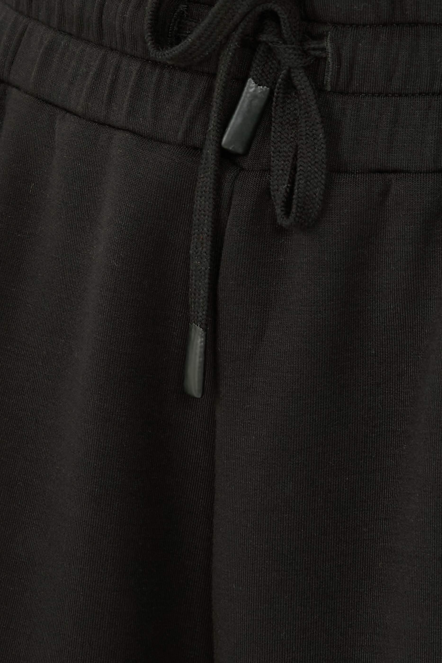 شورت أتريوم بخصر مرتفع 4.5 بوصة