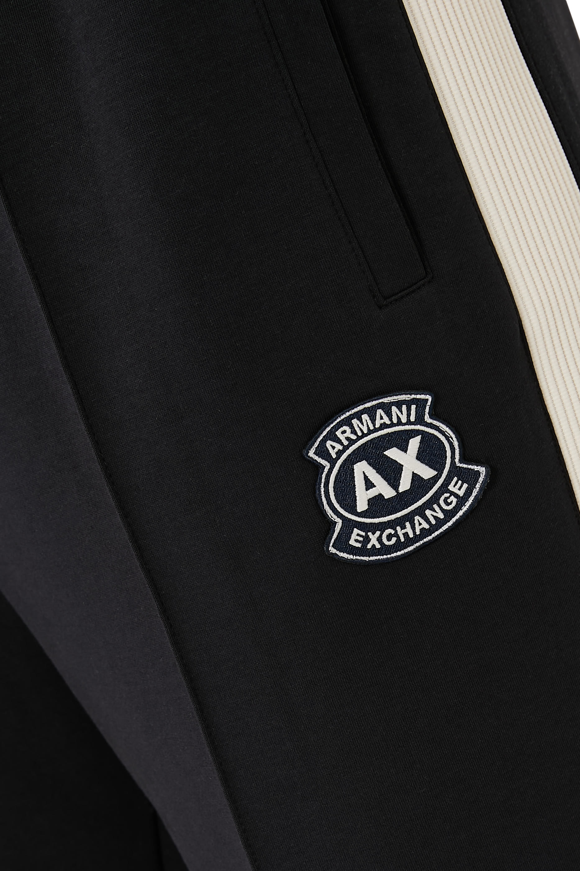 بنطال رياضي بطبعة شعار الماركة