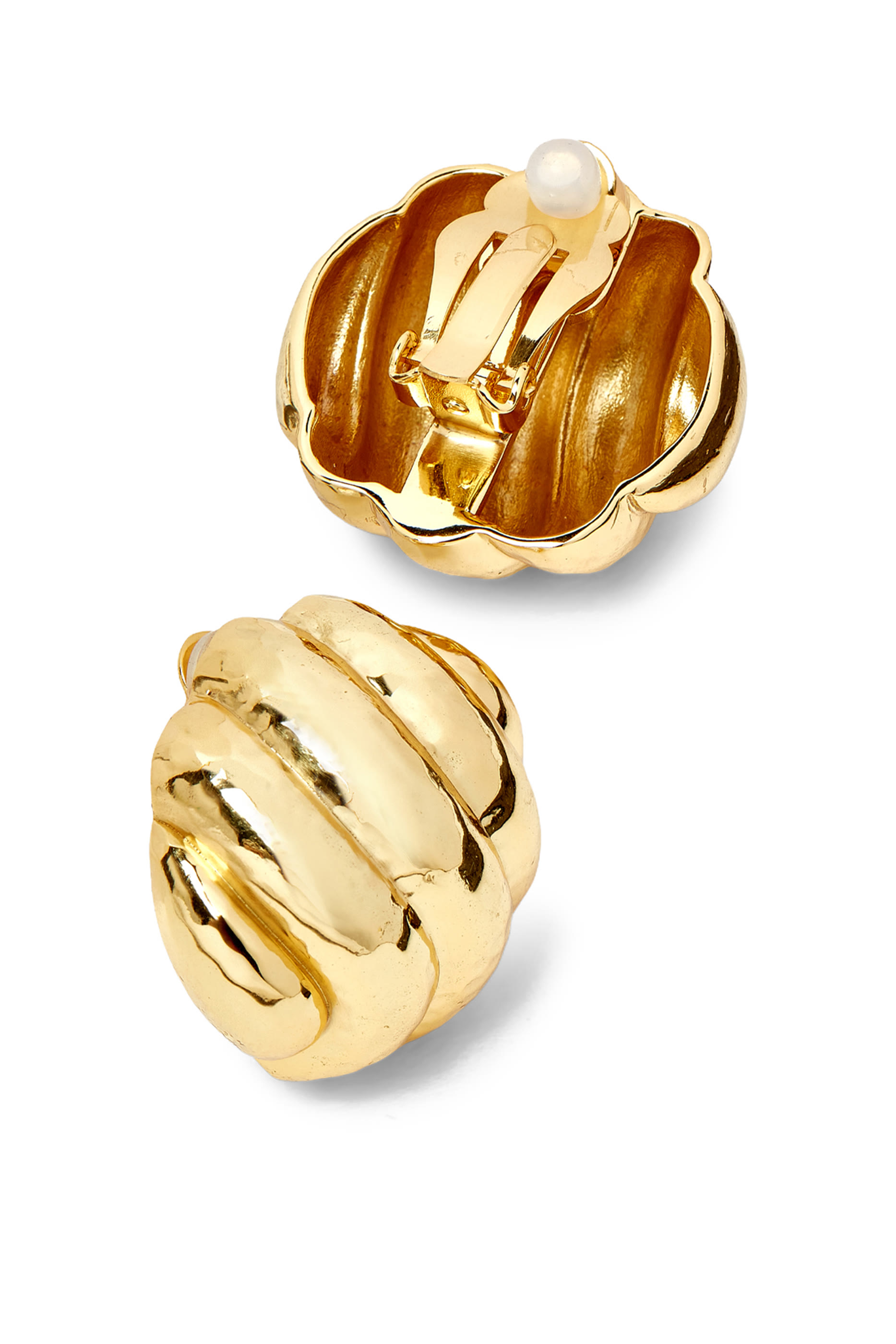 أقراط بتصميم بتمويجات بارزة