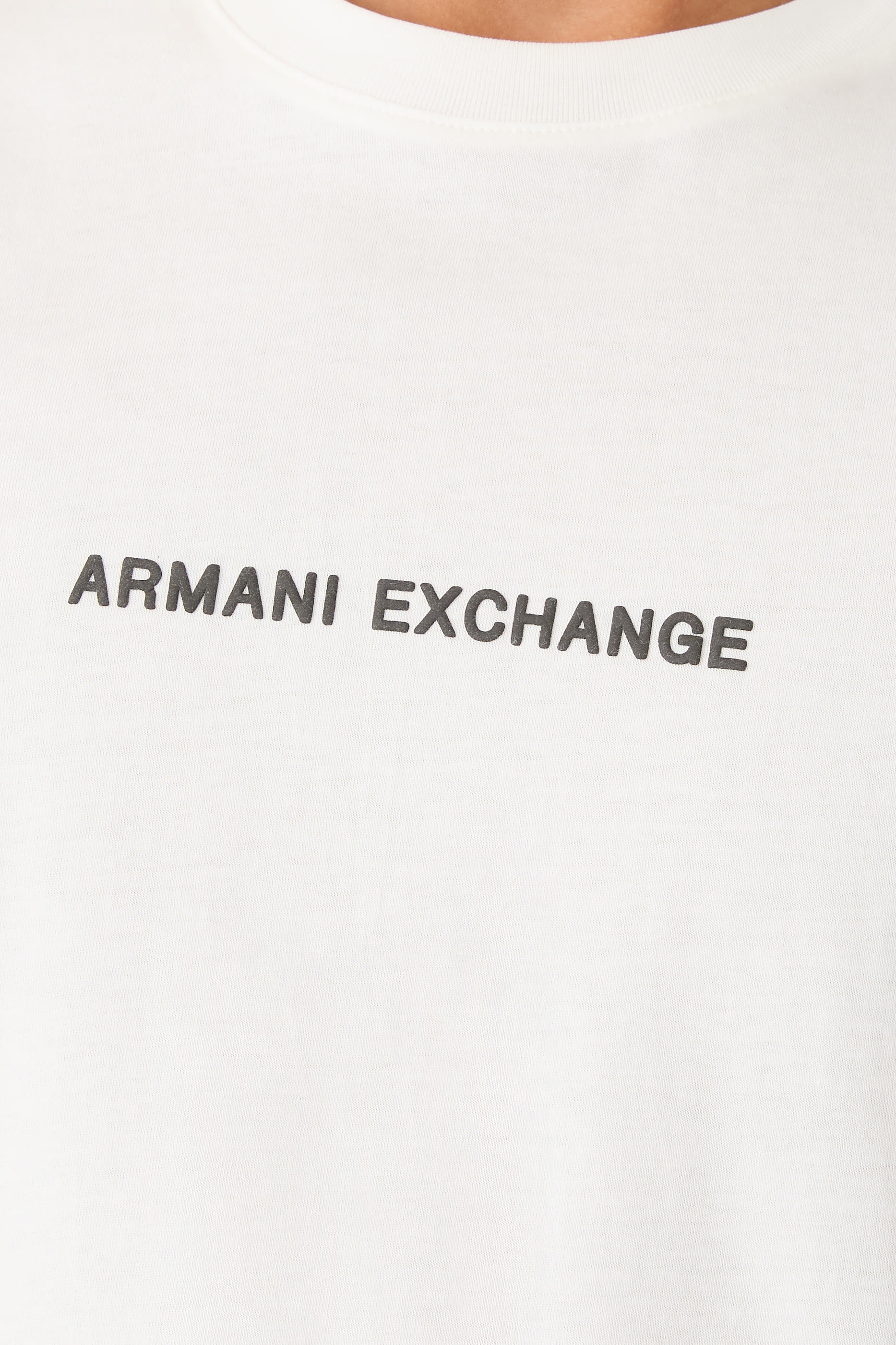 تيشيرت بحروف شعار الماركة